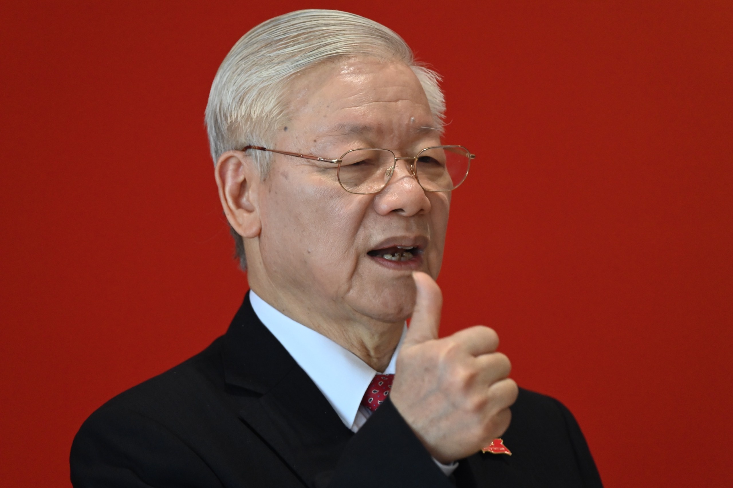 Tong bi thu: 'Co nguoi xach valy tien den Uy ban Kiem tra bieu xen' hinh anh