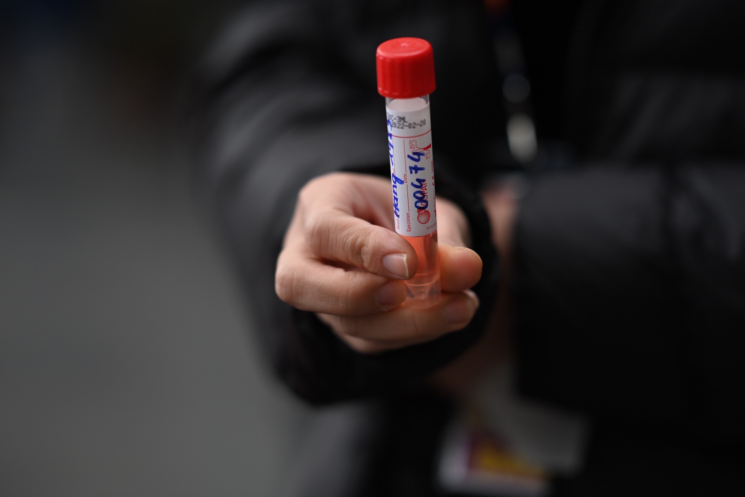 Rut ngan thoi gian nghien cuu vaccine Covid-19 tu 6 xuong 3 thang hinh anh