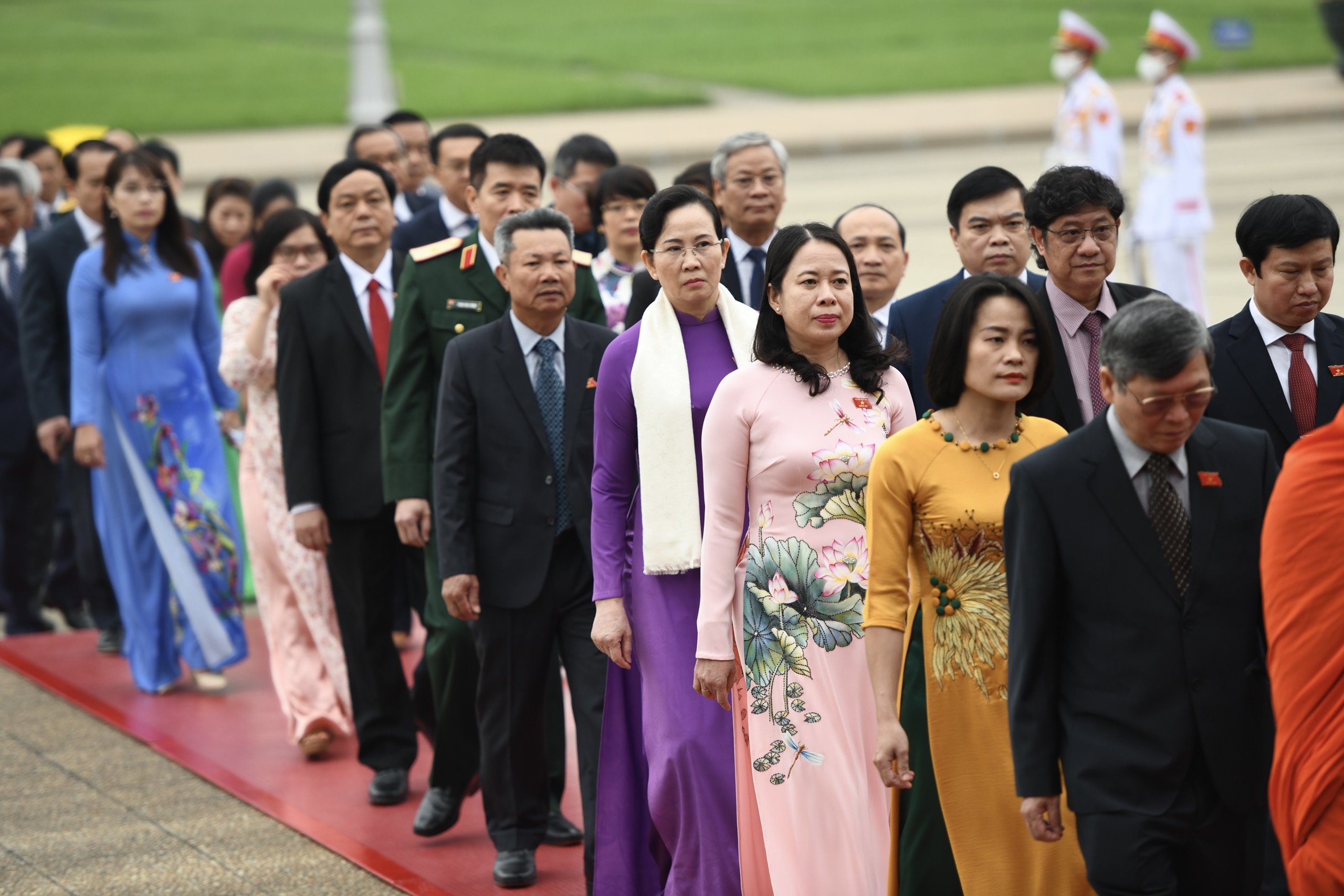 lanh dao Dang,  Nha nuoc cung cac dai bieu vao vieng Lang anh 7