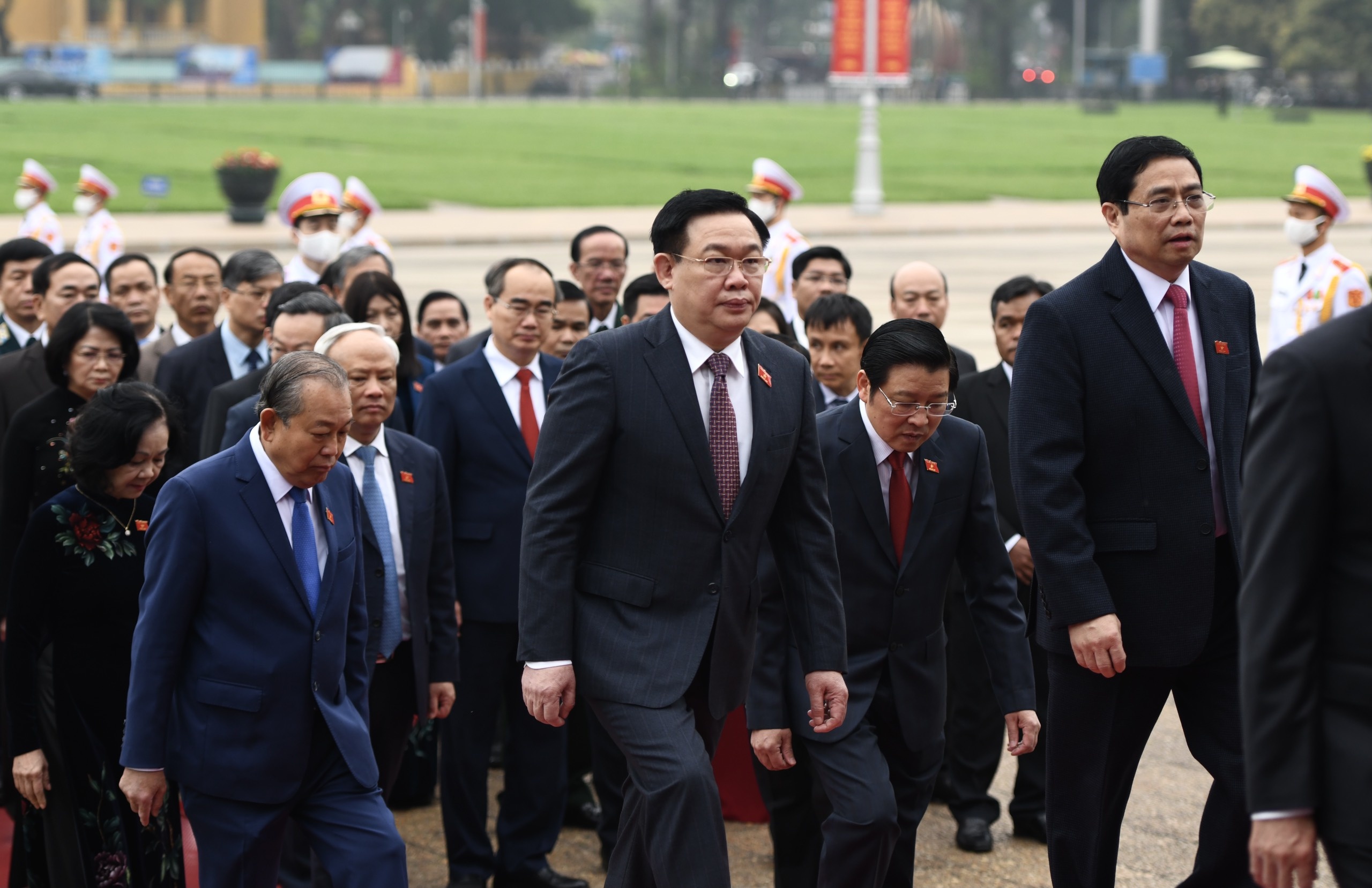 lanh dao Dang,  Nha nuoc cung cac dai bieu vao vieng Lang anh 5