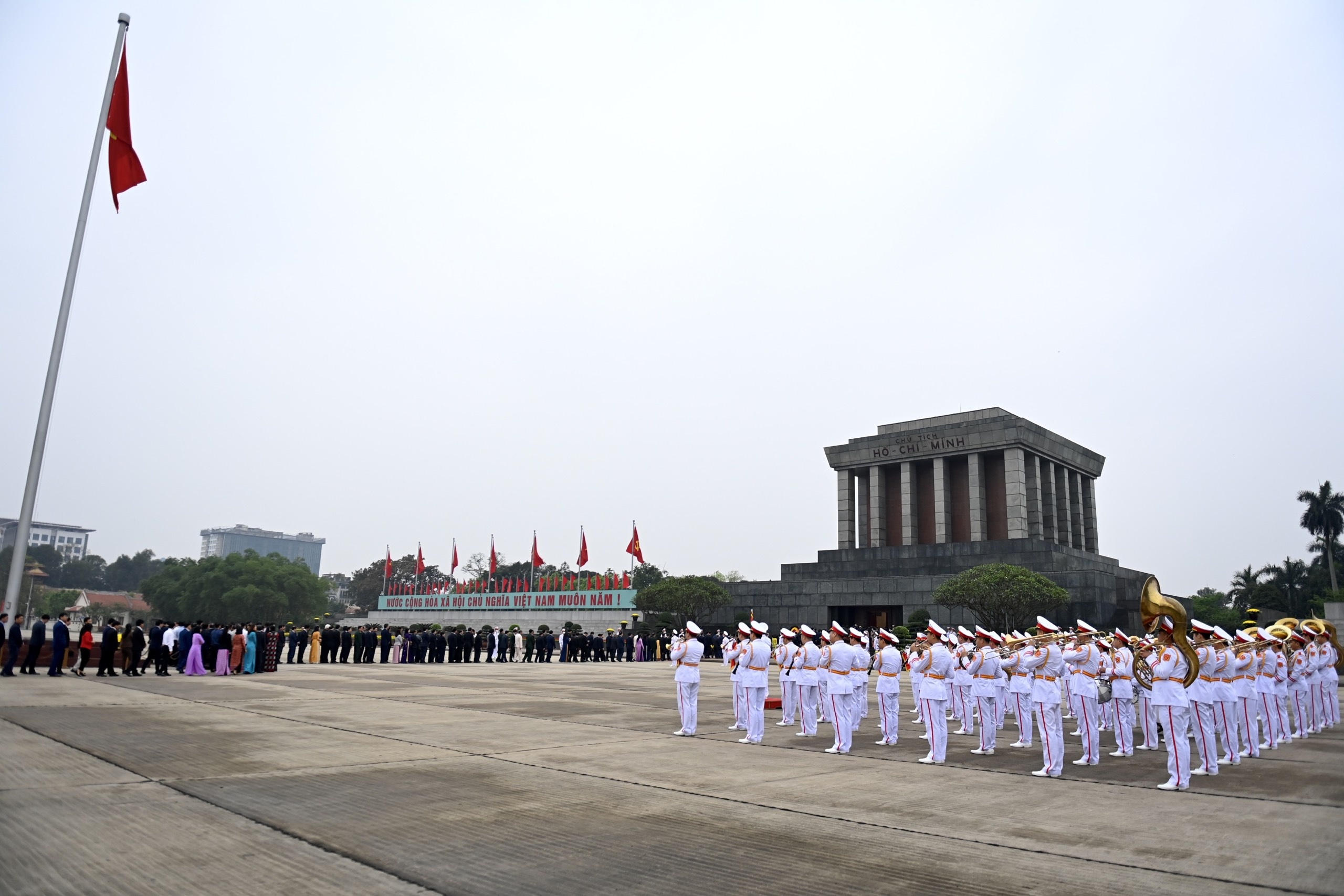 lanh dao Dang,  Nha nuoc cung cac dai bieu vao vieng Lang anh 11
