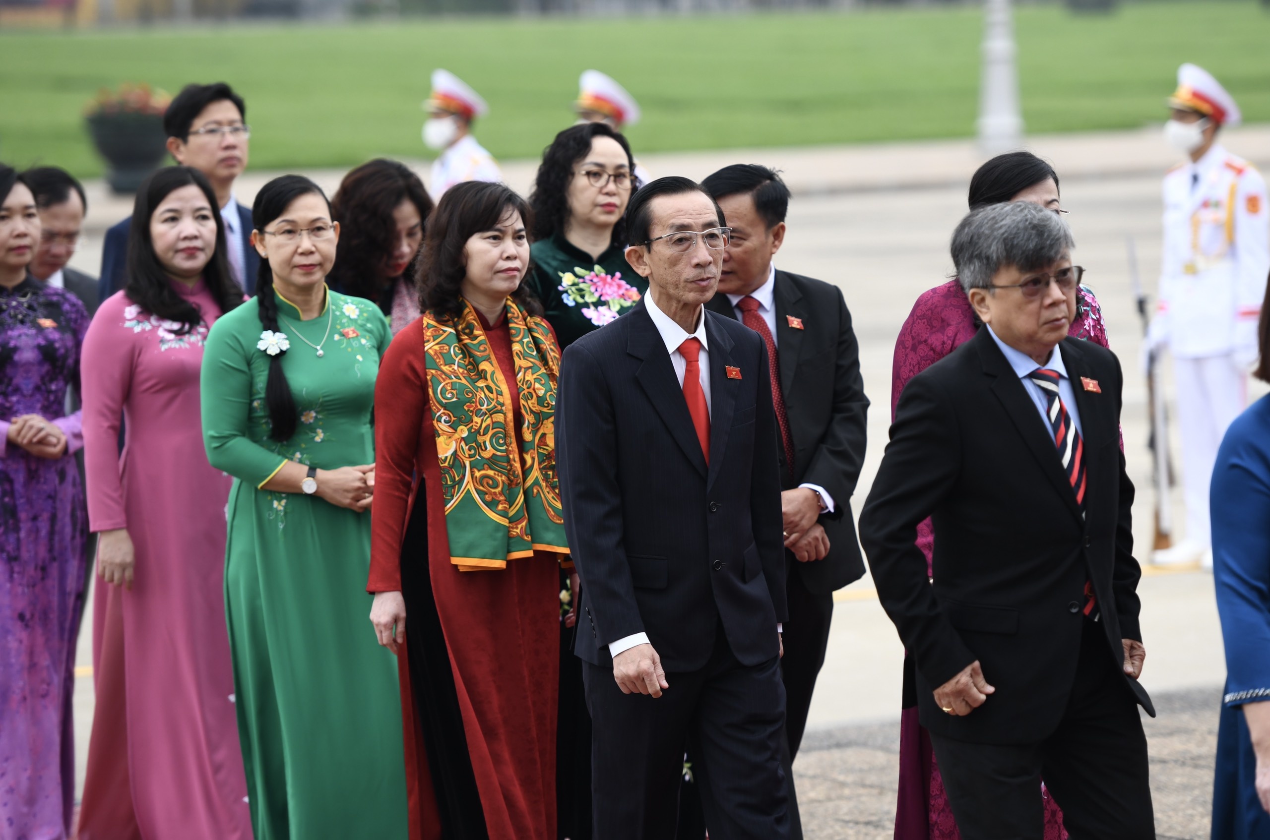 lanh dao Dang,  Nha nuoc cung cac dai bieu vao vieng Lang anh 8