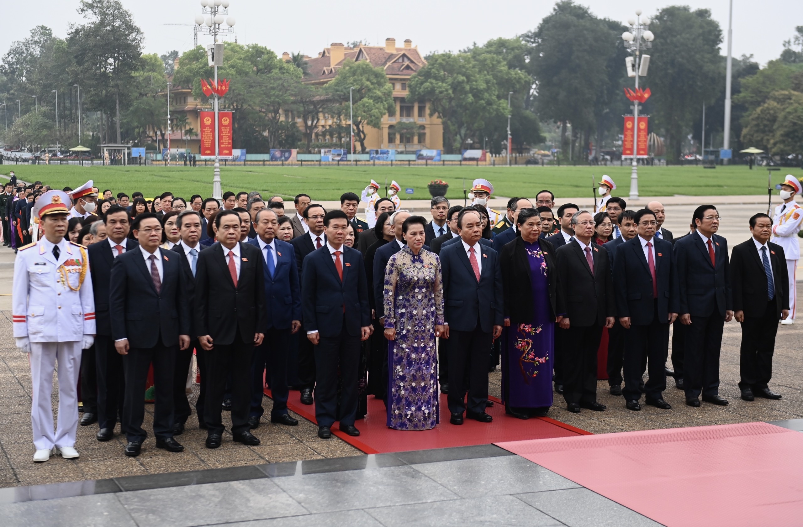 lanh dao Dang,  Nha nuoc cung cac dai bieu vao vieng Lang anh 3