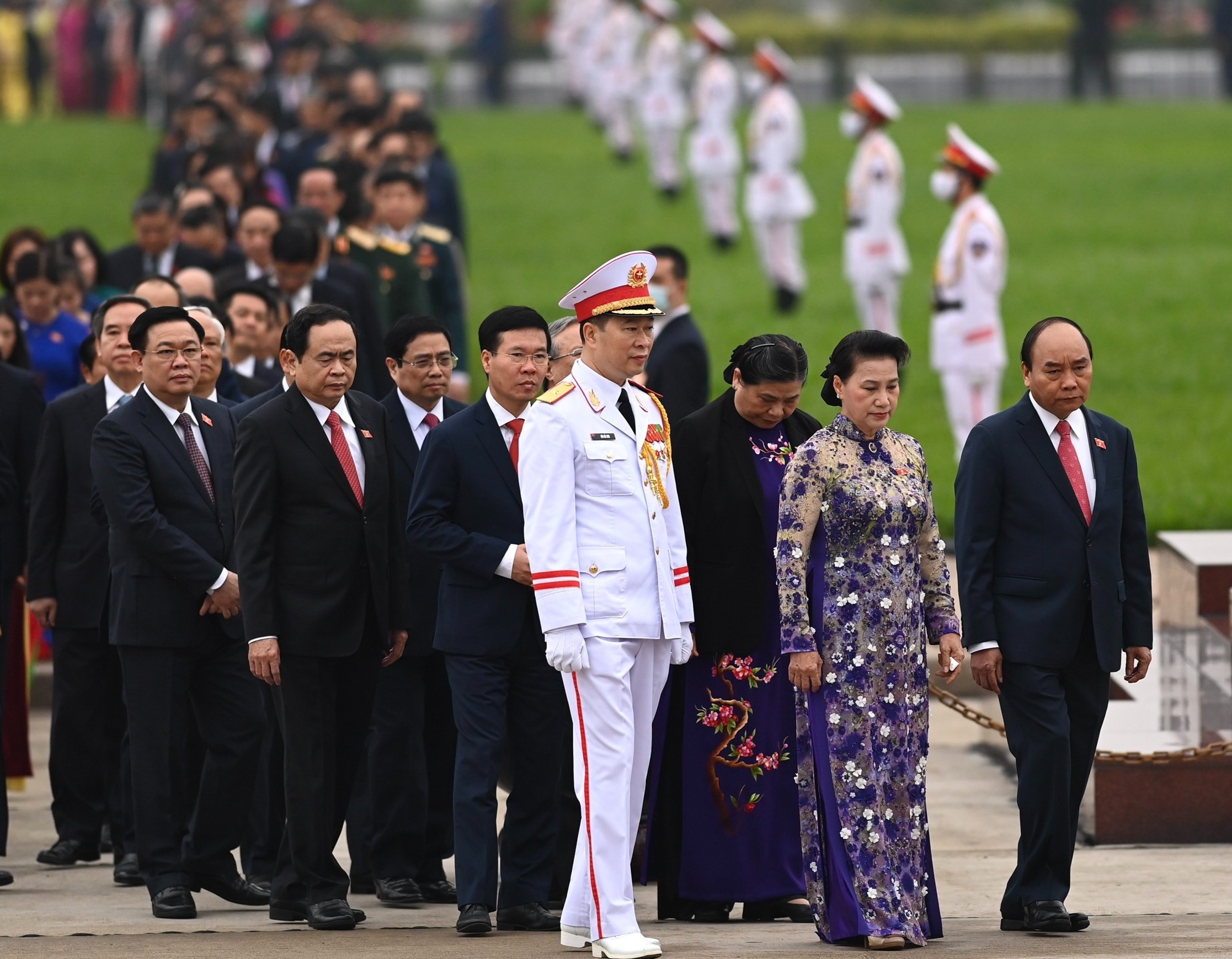 Lanh dao Dang, Nha nuoc va DBQH vao lang vieng Chu tich Ho Chi Minh hinh anh