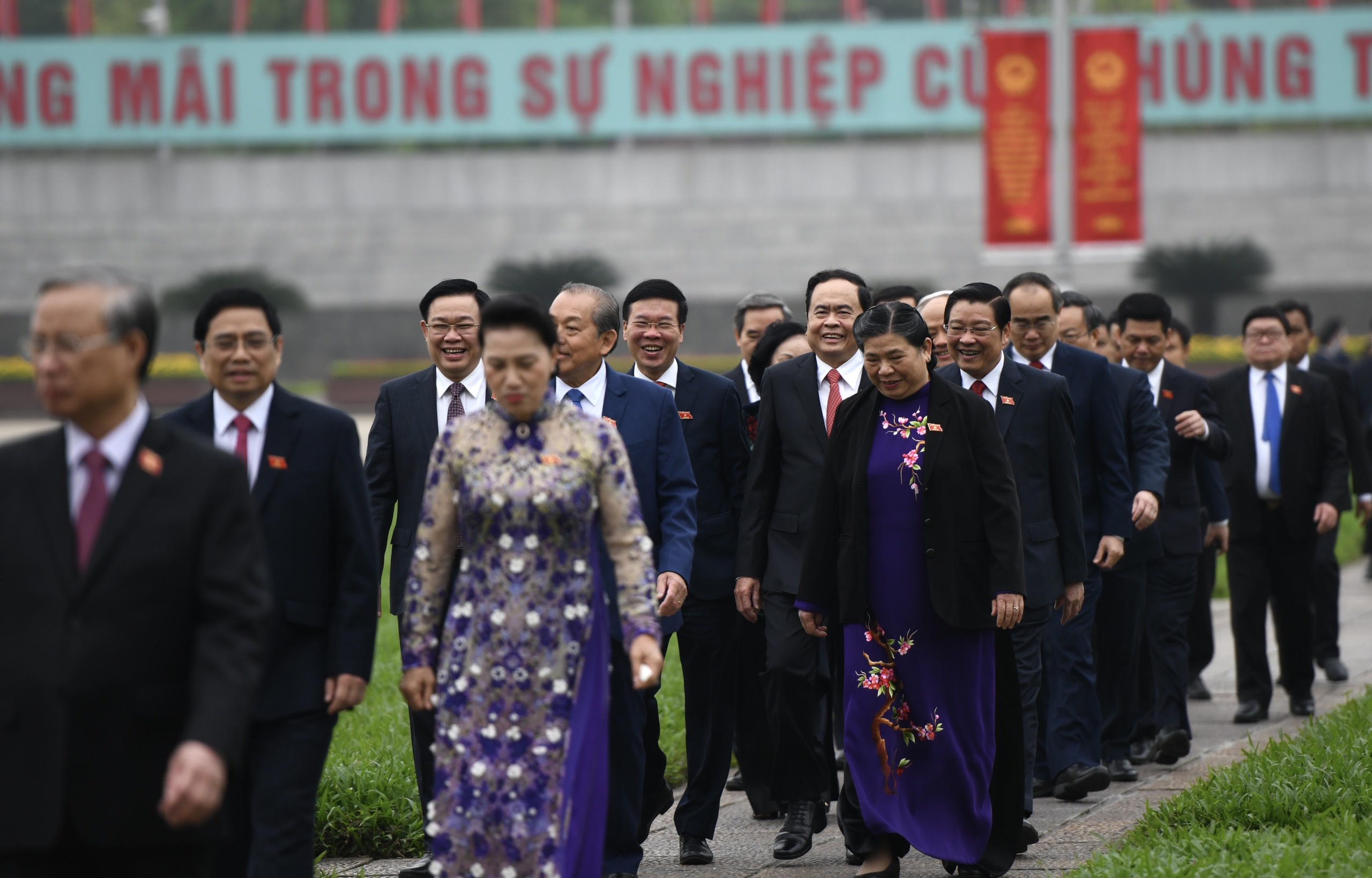 lanh dao Dang,  Nha nuoc cung cac dai bieu vao vieng Lang anh 6