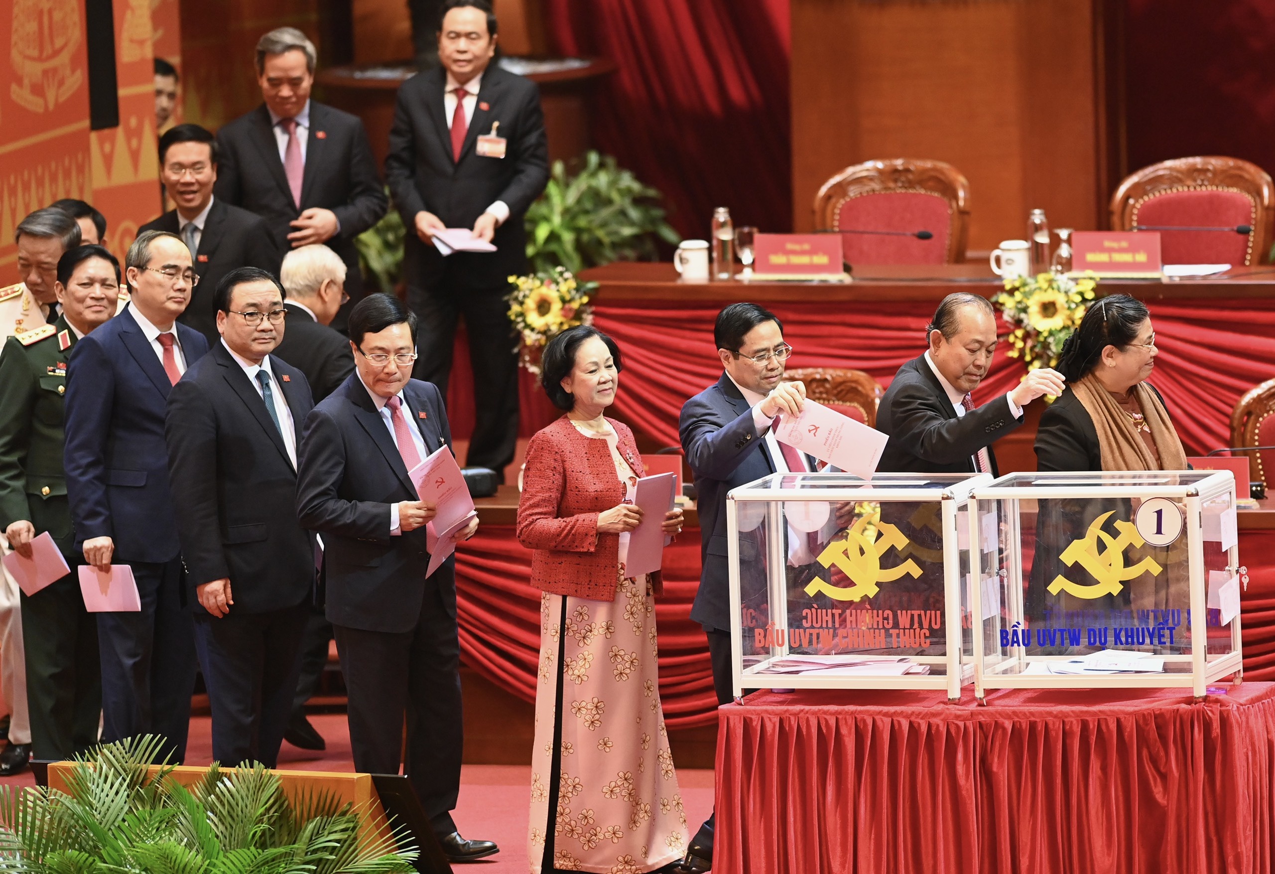 dau an nhiem ky cua Ban To chuc Trung uong anh 2