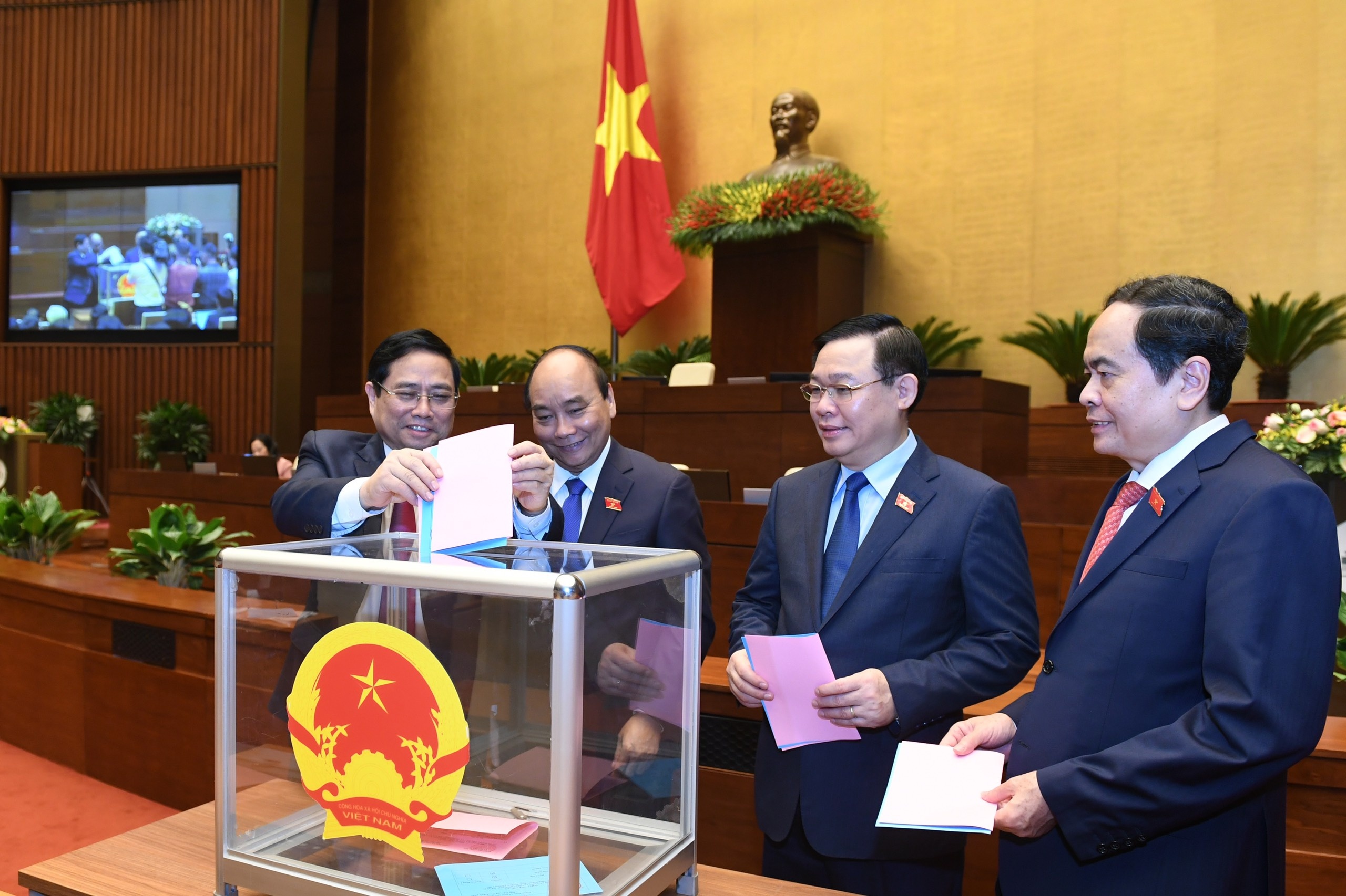 14 thanh vien Chinh phu moi ra mat anh 1