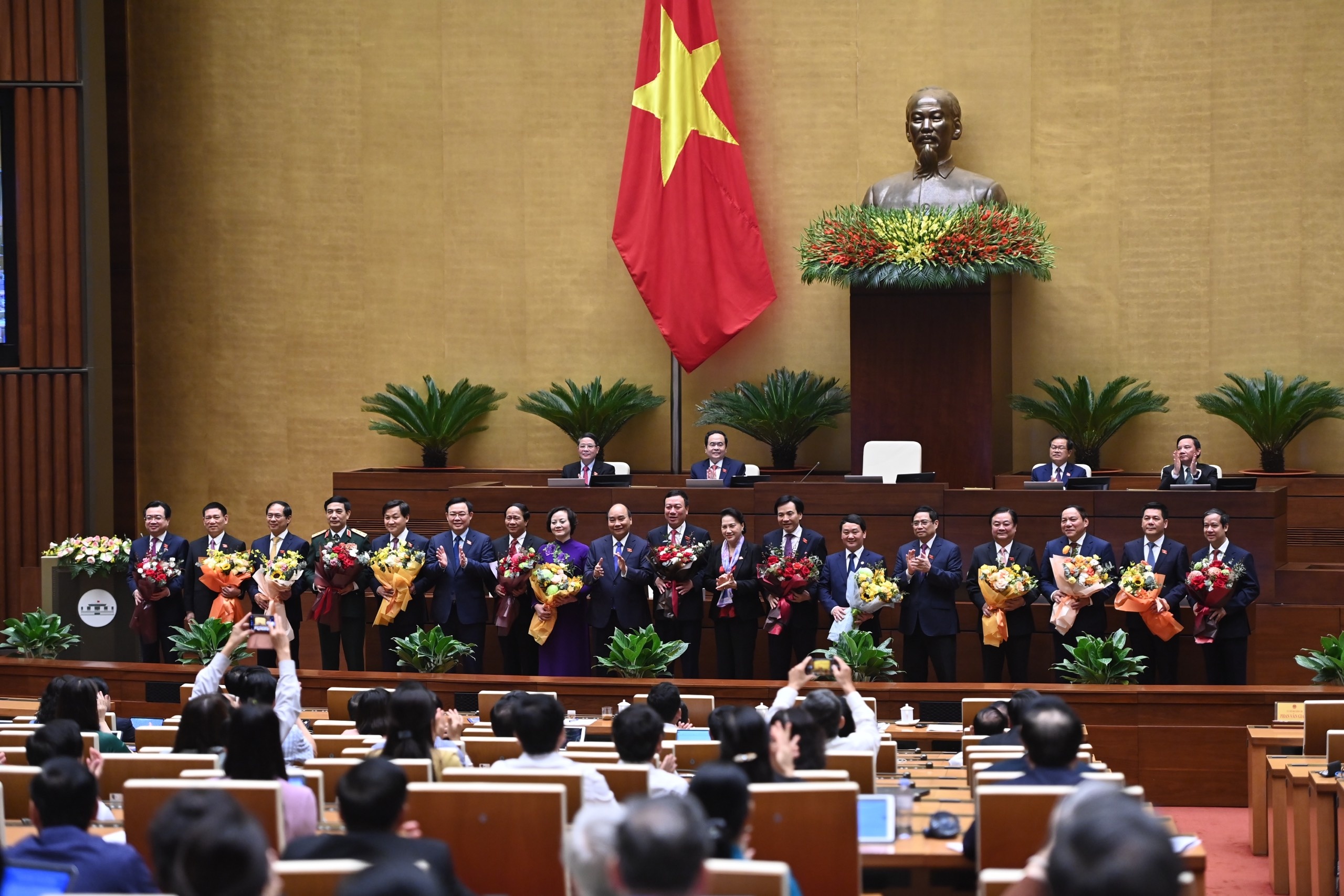 14 thanh vien Chinh phu moi ra mat anh 10