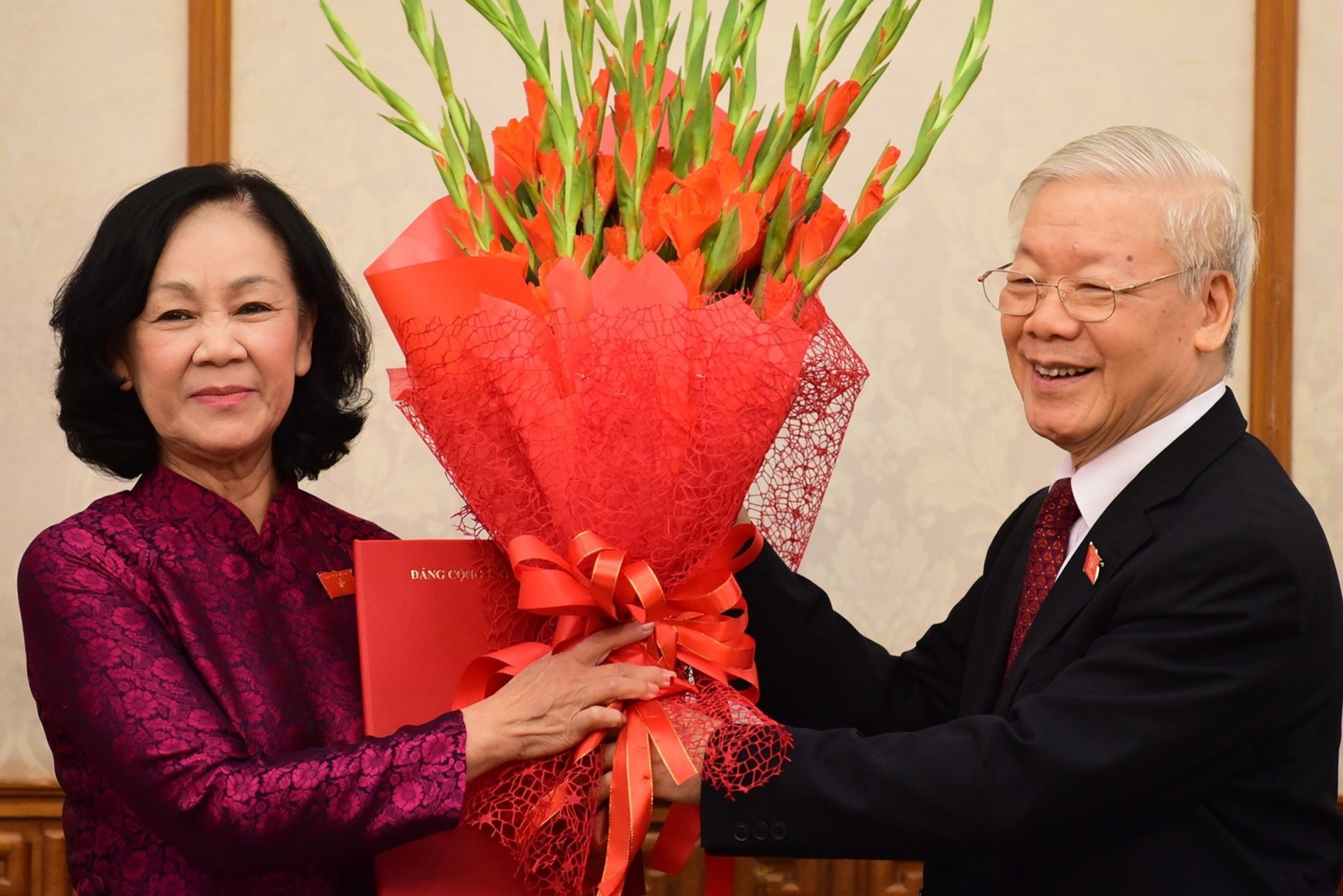 Ba Truong Thi Mai lam Truong ban To chuc Trung uong hinh anh