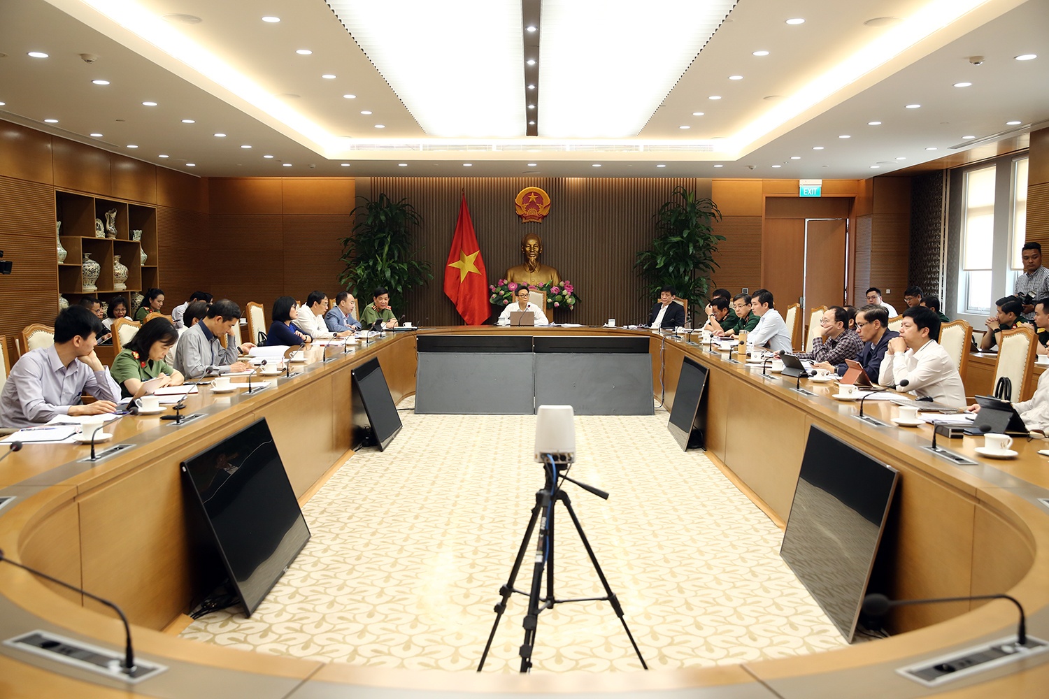 siet chat nhap canh vi dich Covid-19 anh 2