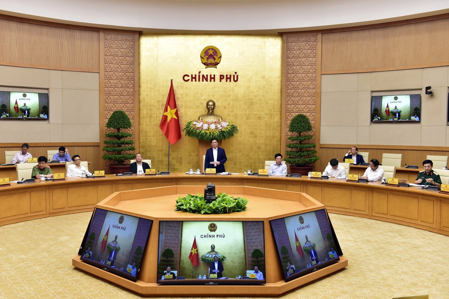 Thu tuong Pham Minh Chinh chu tri hop Chinh phu anh 2