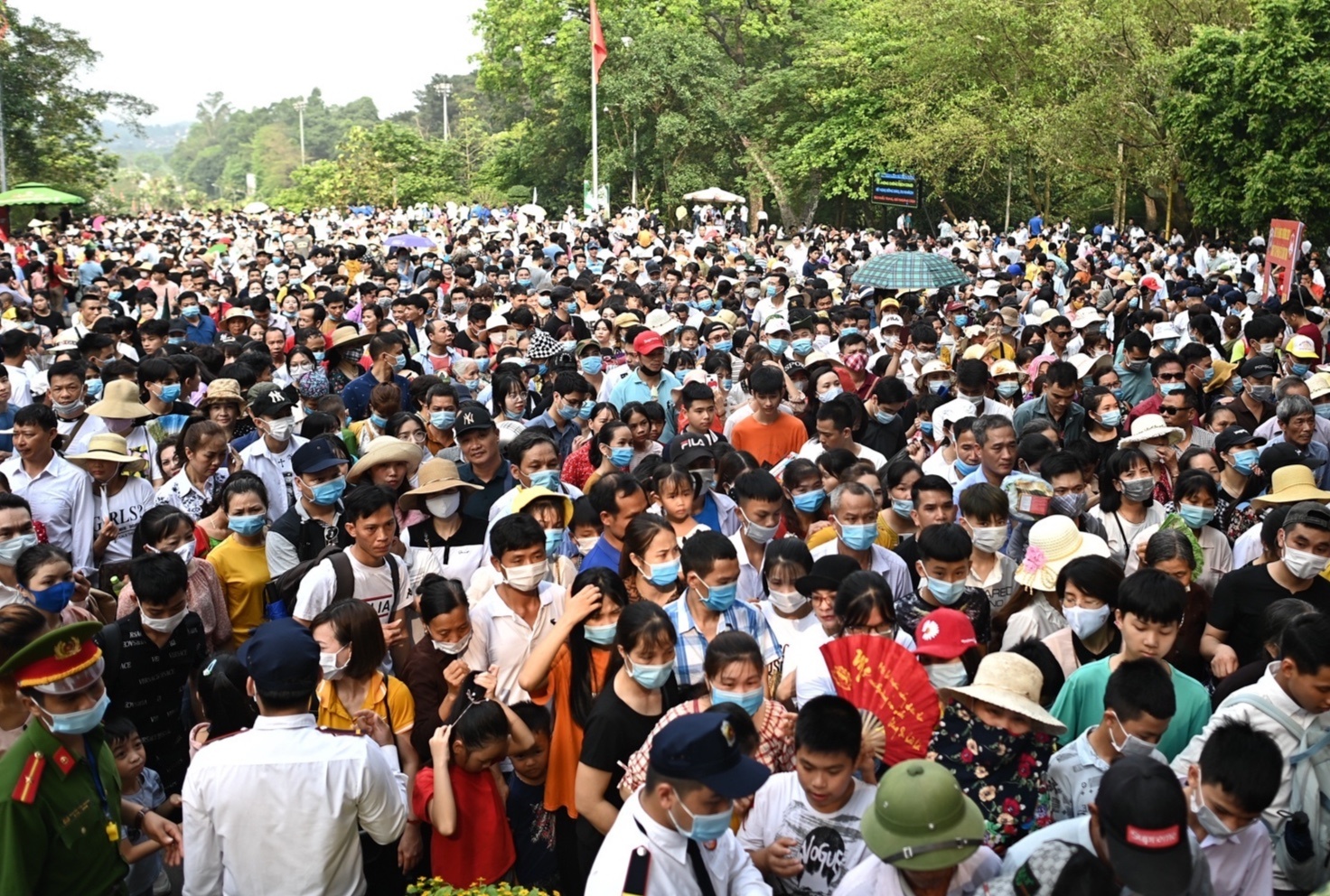 Thu tuong yeu cau han che tap trung dong nguoi hinh anh