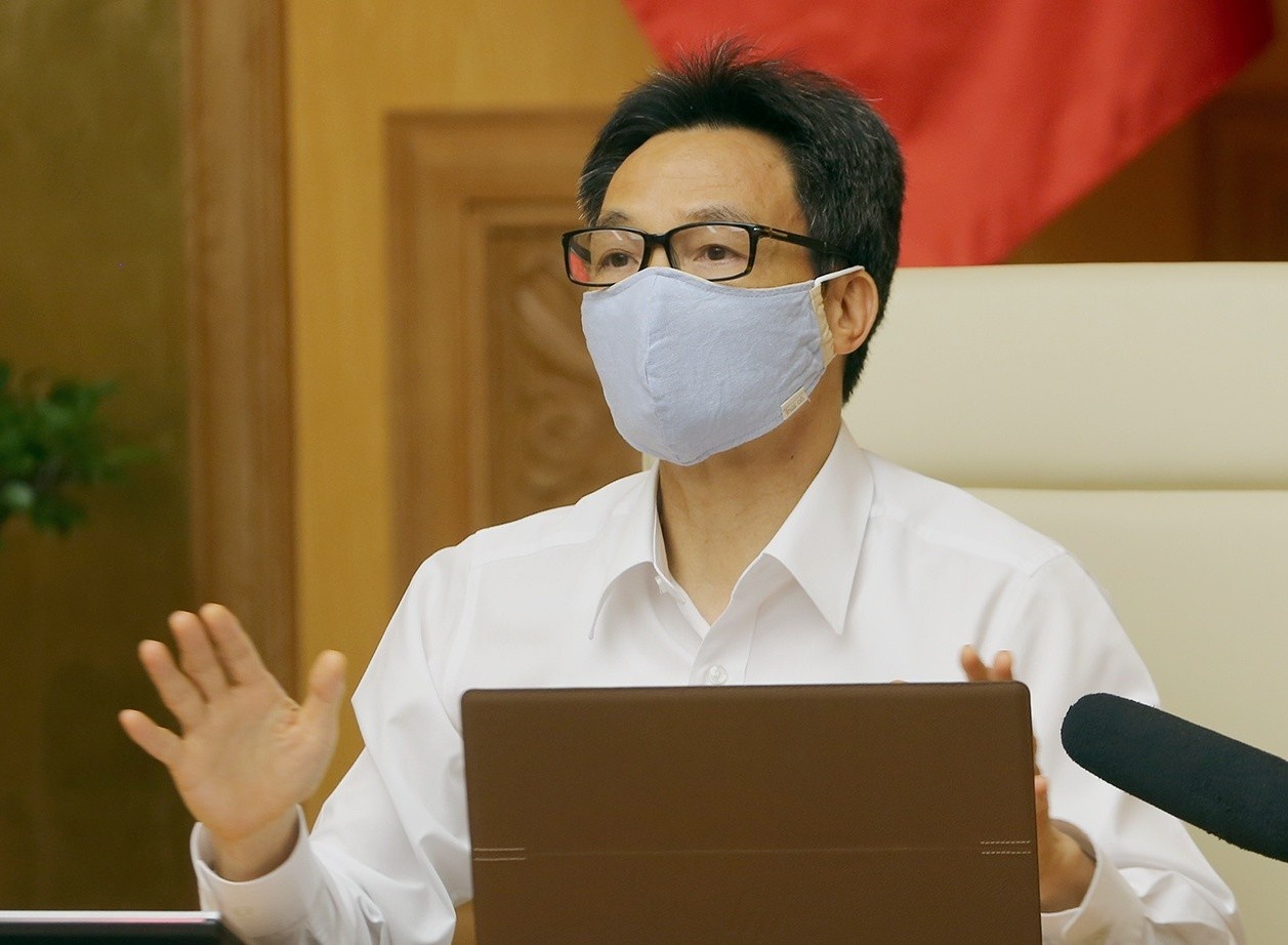 Xu phat nguoi khong deo khau trang noi cong cong hinh anh