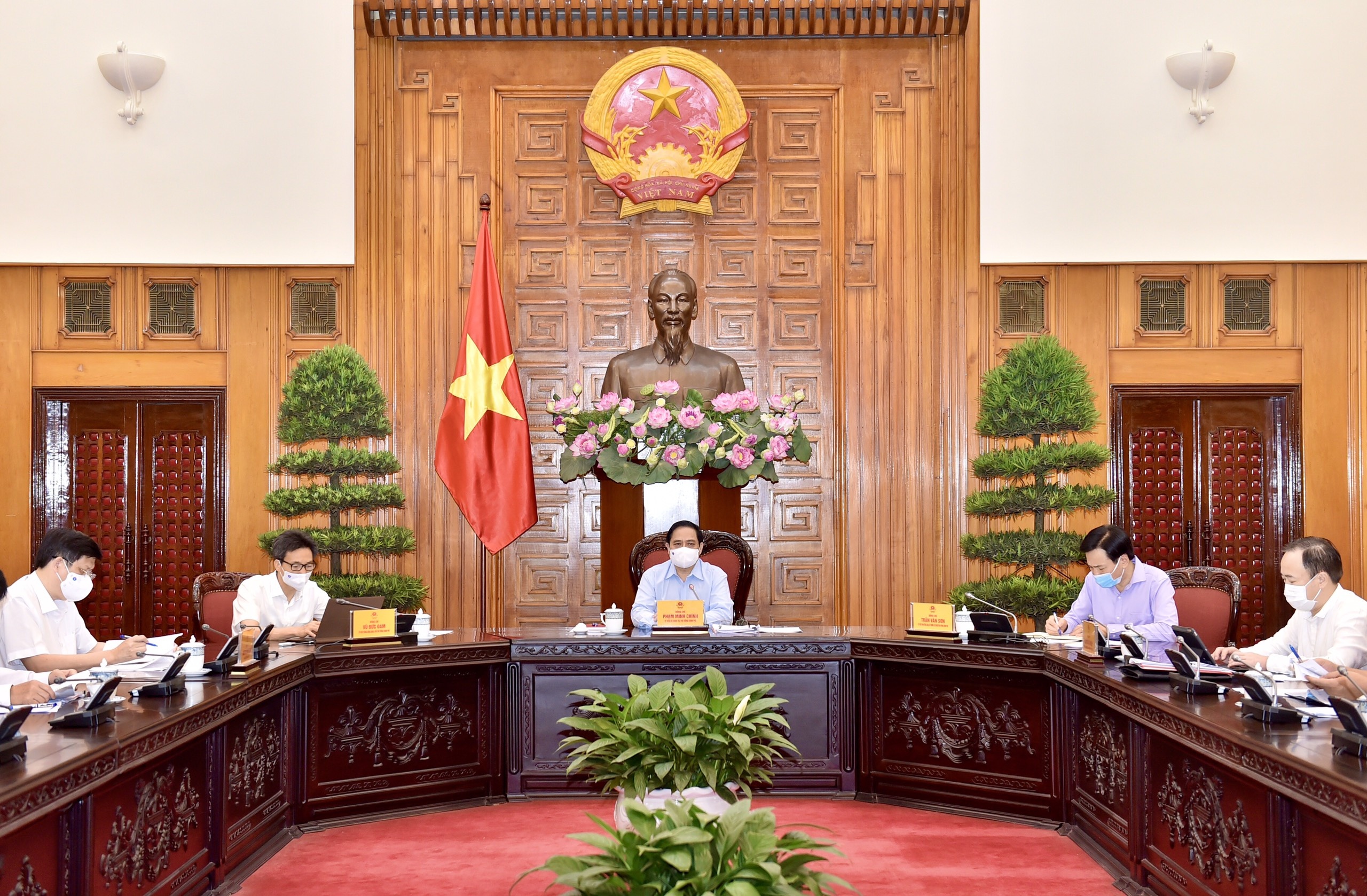 Thu tuong lam viec voi Bo Y te anh 1