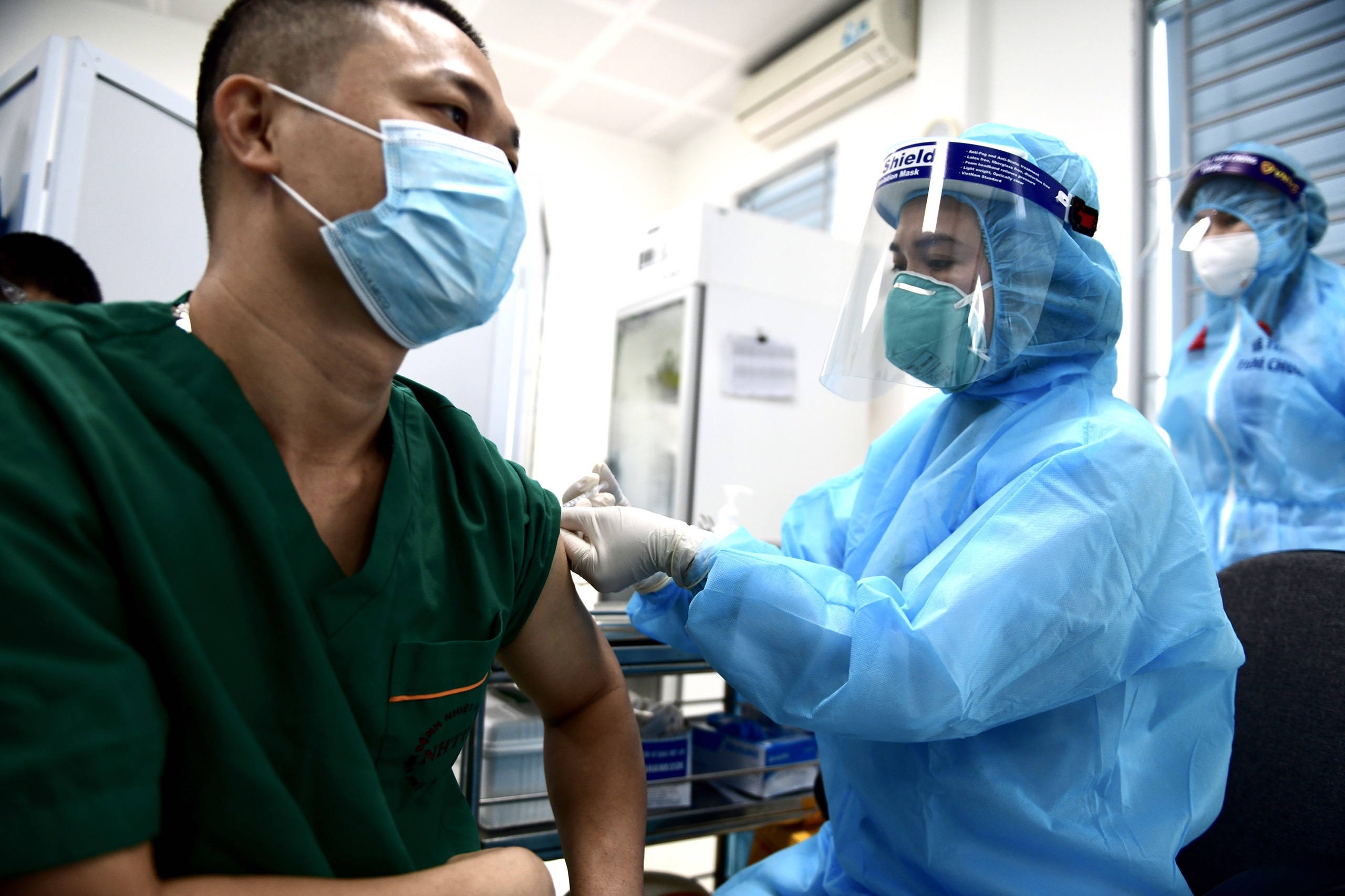 Kich ban nhap vaccine Pfizer trong boi canh cap bach chong dich hinh anh