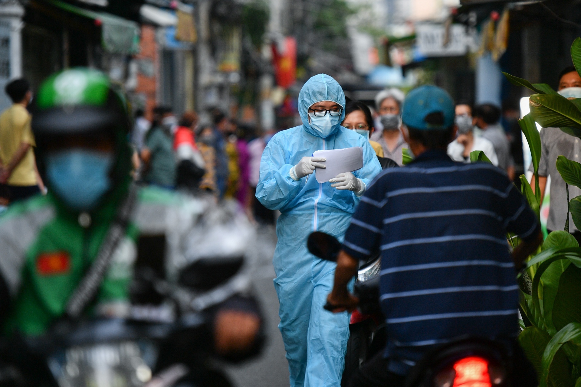 Nguoi dan khong tuan thu gian cach,  TP.HCM se vo tran anh 3