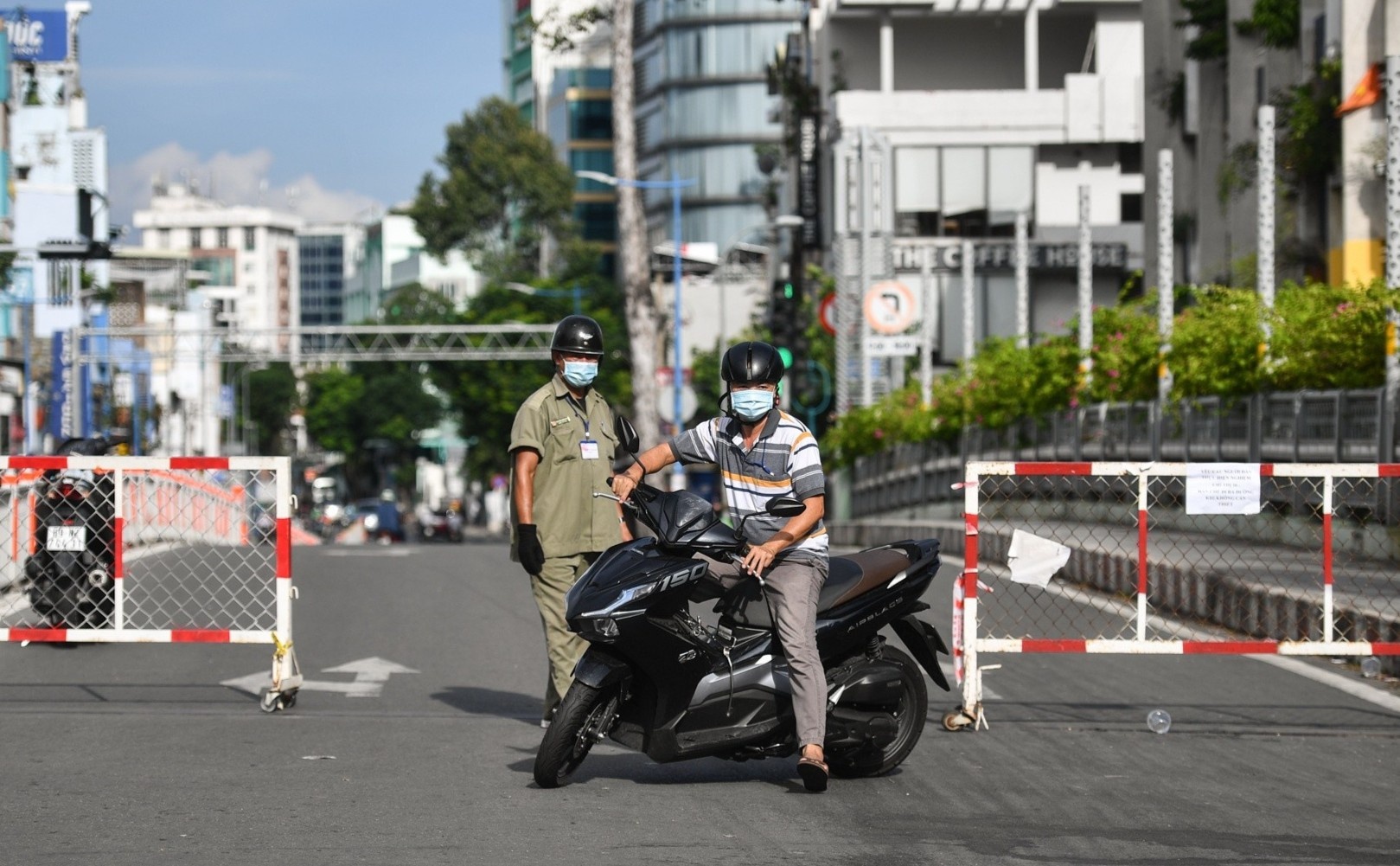 Kich ban de TP.HCM khong nhat thiet 'dong cua' dung 15 ngay hinh anh