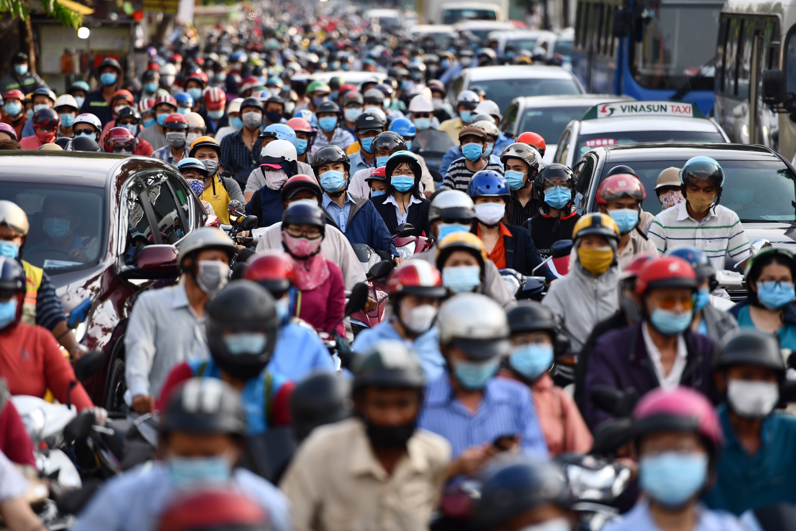 Bi thu TP.HCM: Chi vien luc luong cho Go Vap de dam bao phong toa hinh anh