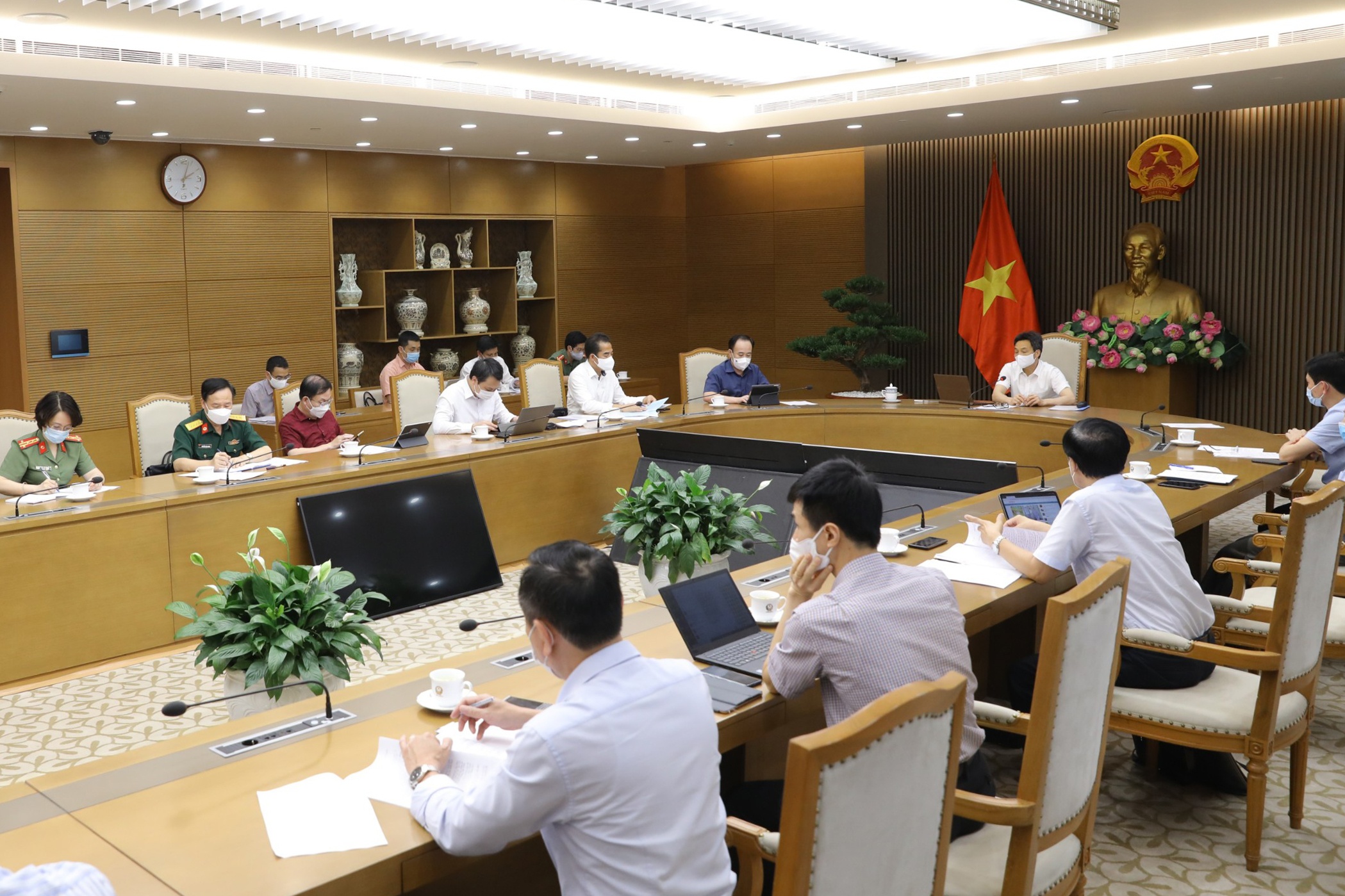 Ban Chi dao Quoc gia ban giai phap chong dich anh 1