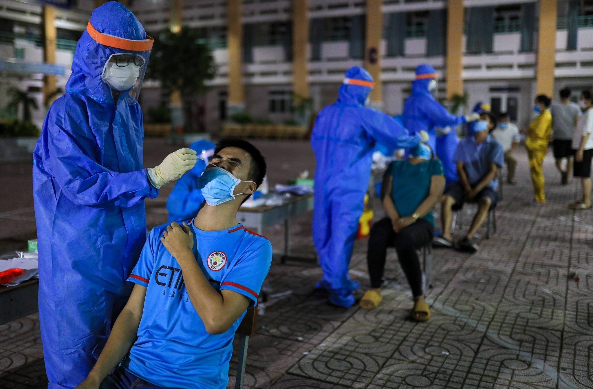 Pho thu tuong Vu Duc Dam chi dao chong dich anh 2