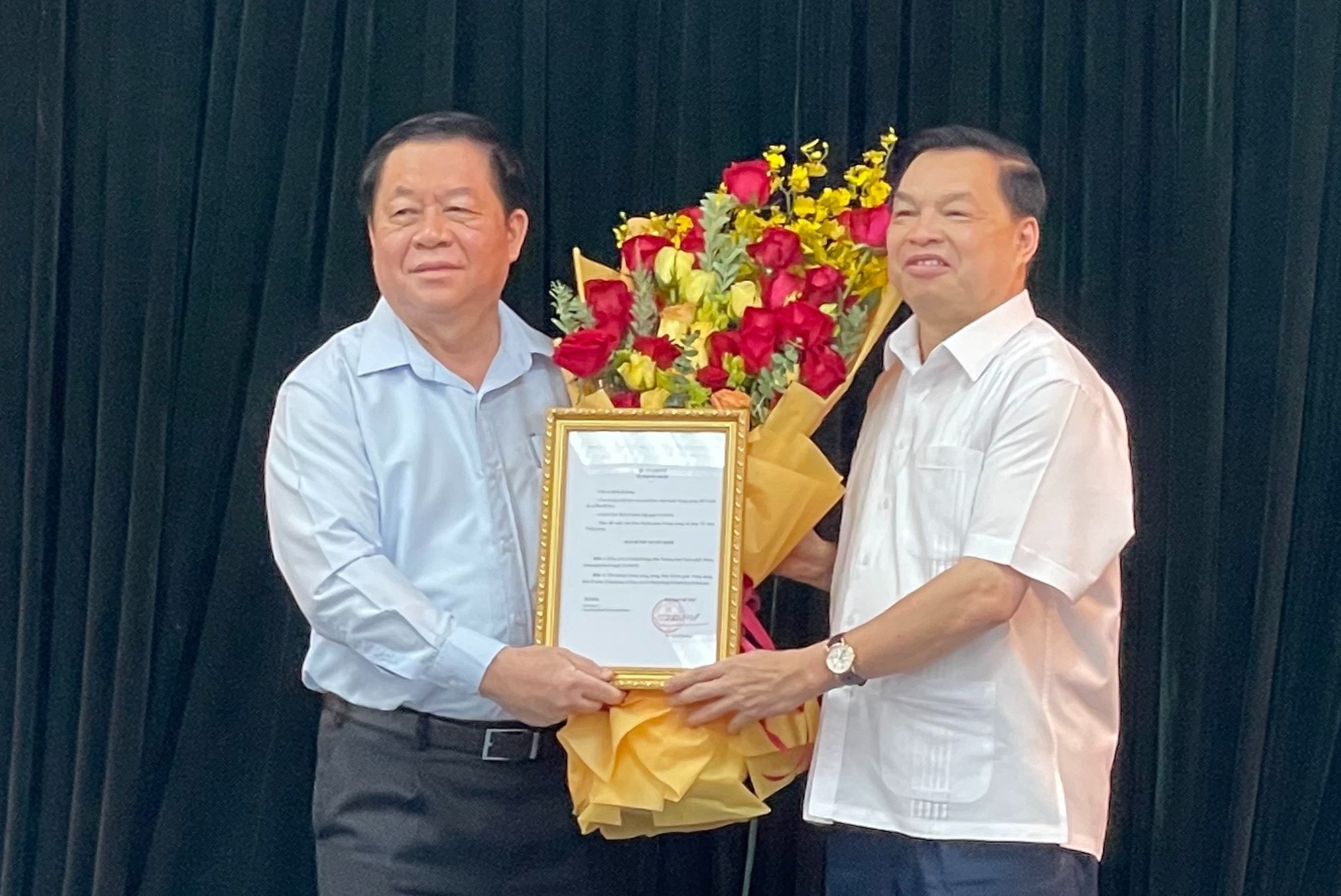 Pho ban Tuyen giao Trung uong Le Manh Hung nghi huu hinh anh