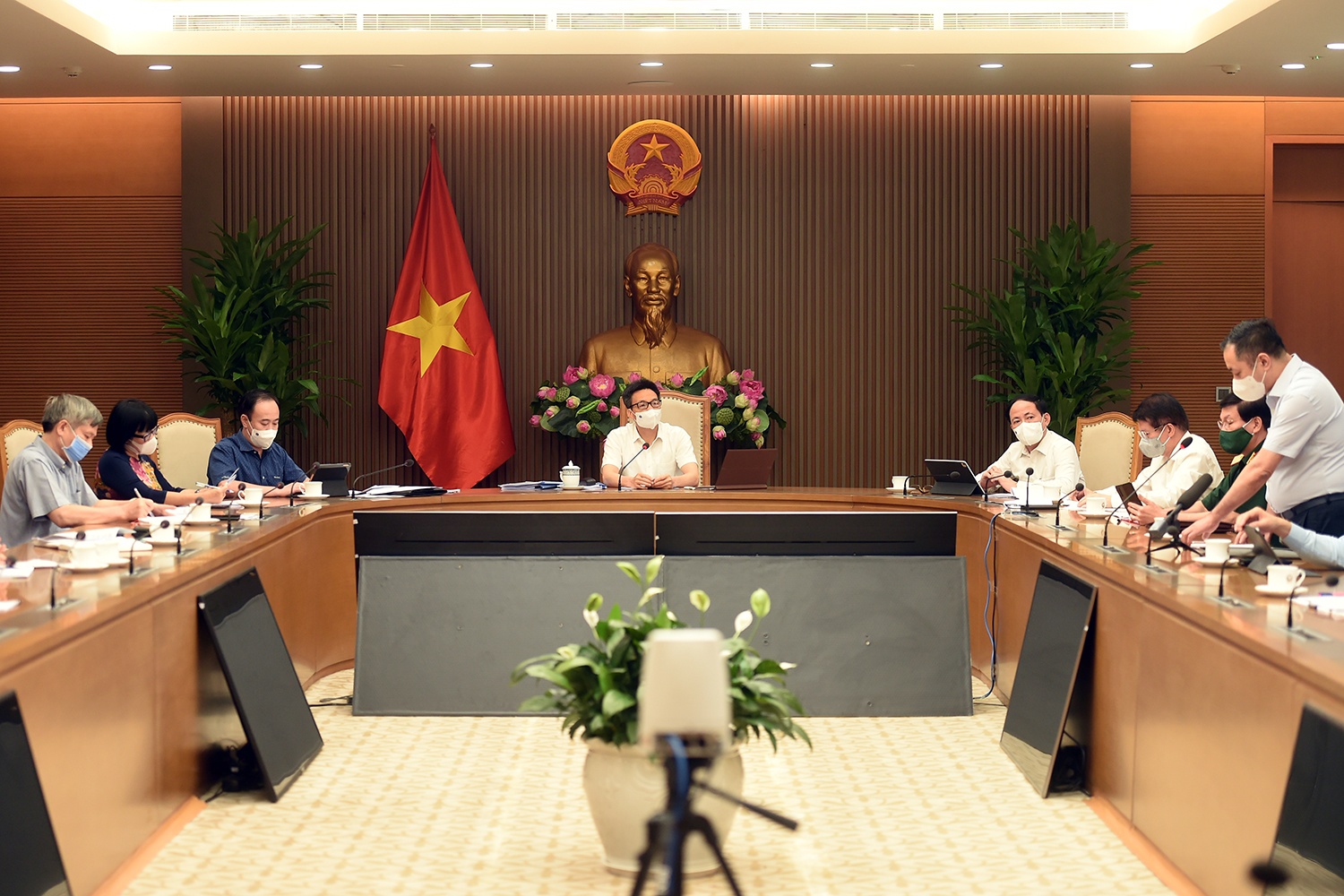 6 diem can lam ro khi tiem vaccine ngua Covid-19 anh 2