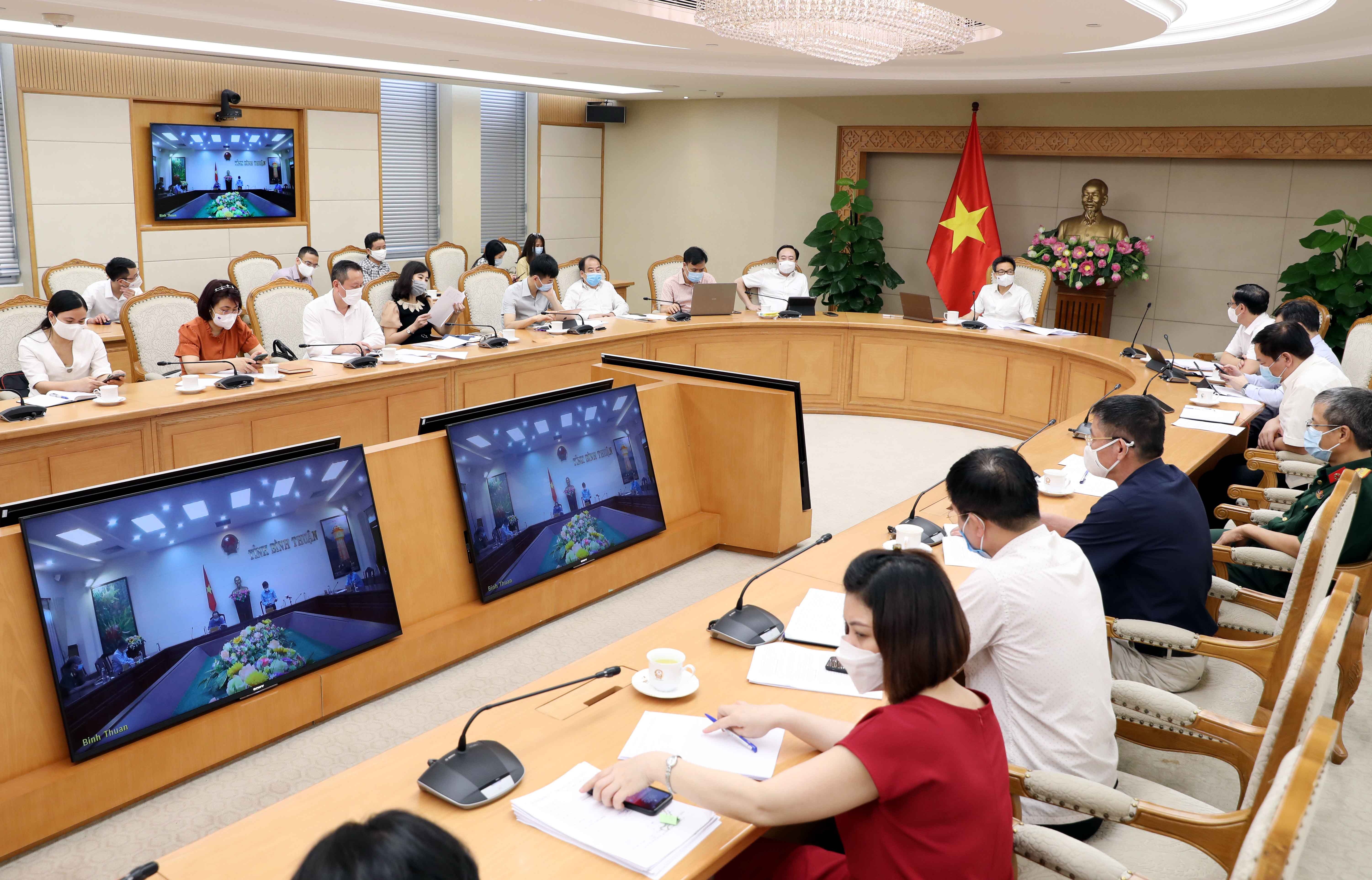 gian cach xa hoi khong duoc tap trung dong nguoi anh 2