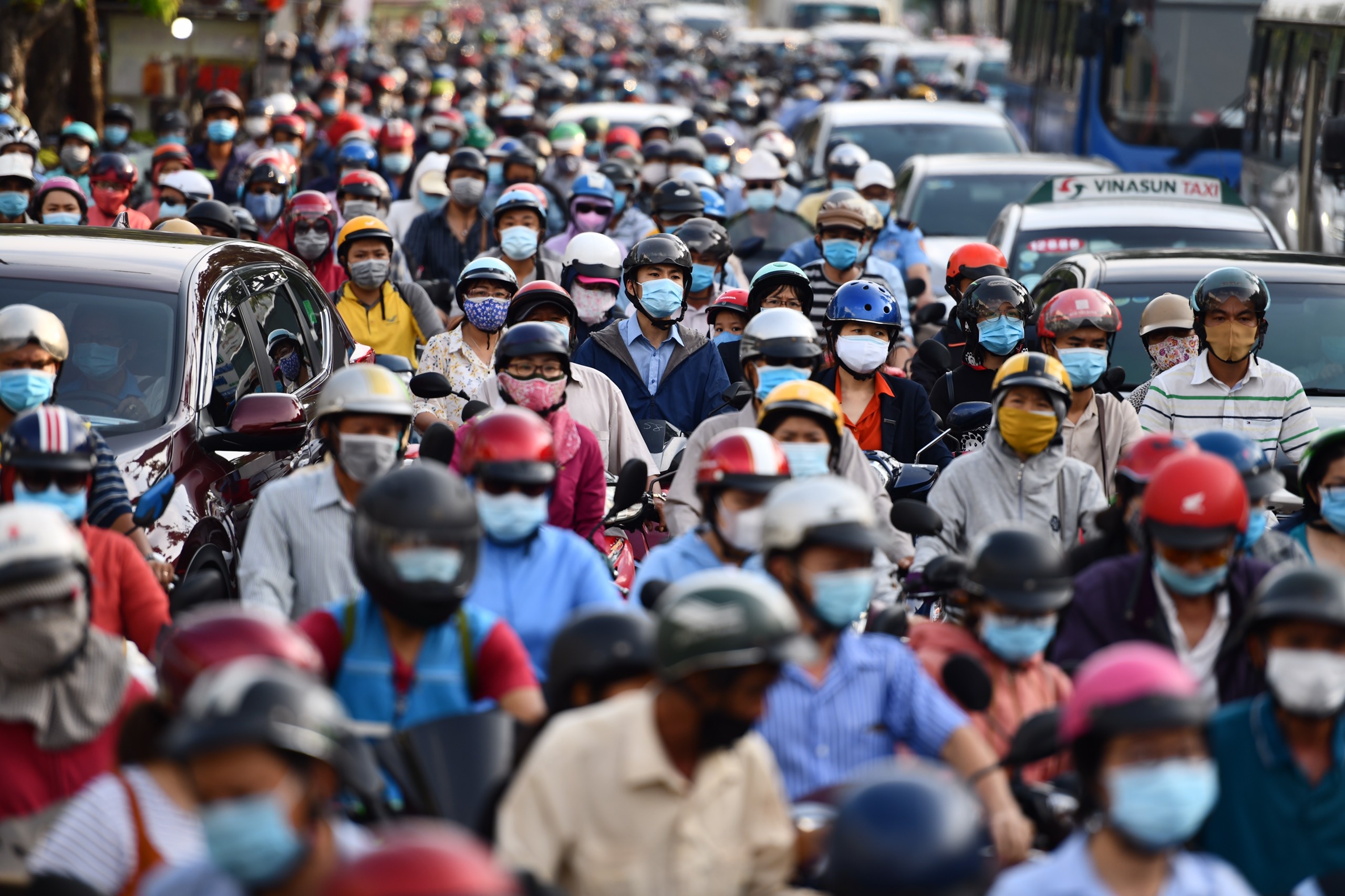 Vi sao can thay doi de dan song chung voi dich? hinh anh