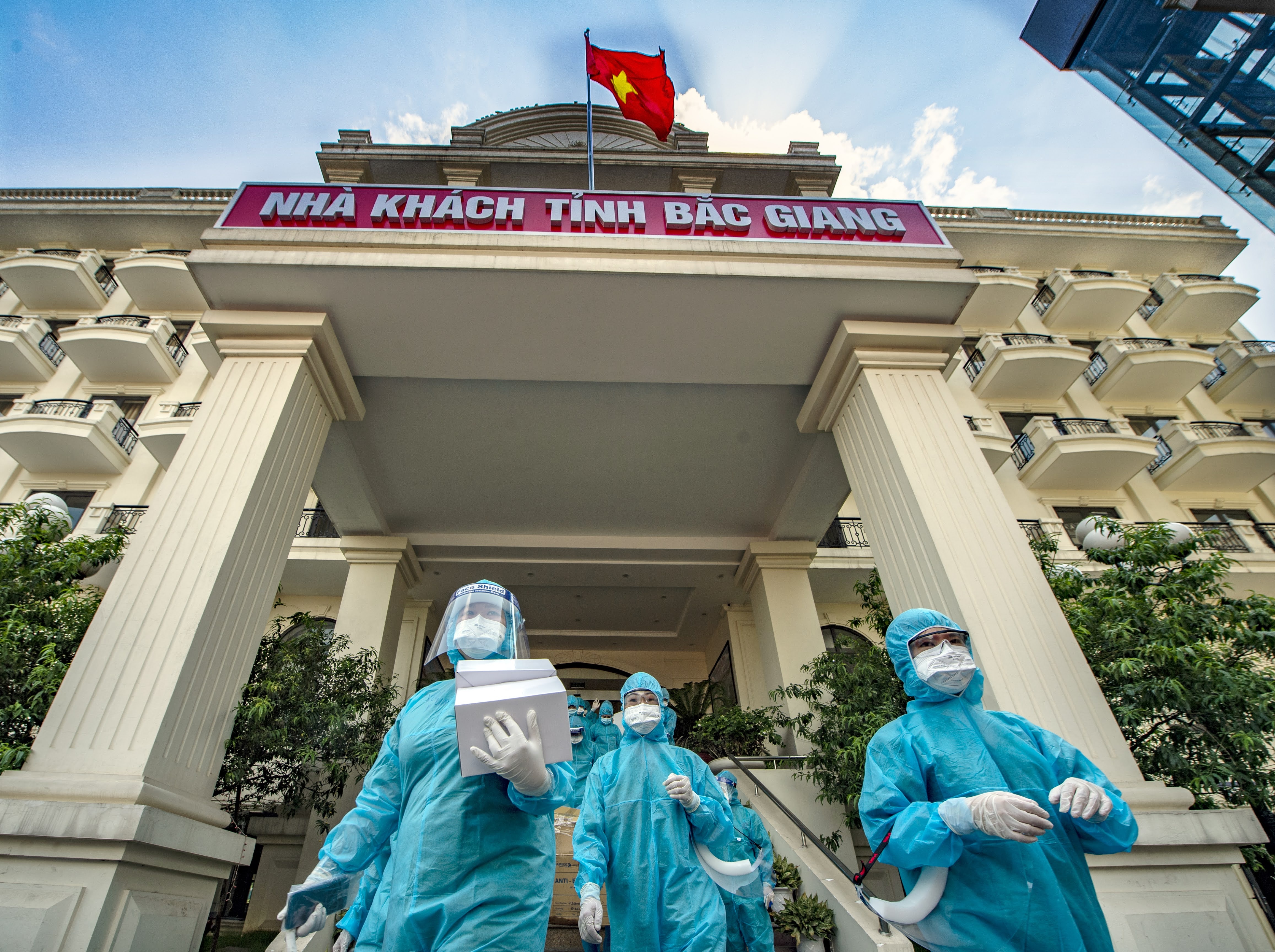 Bac Giang va Bac Ninh chuyen trang thai 'binh thuong moi' tu 10/7 hinh anh