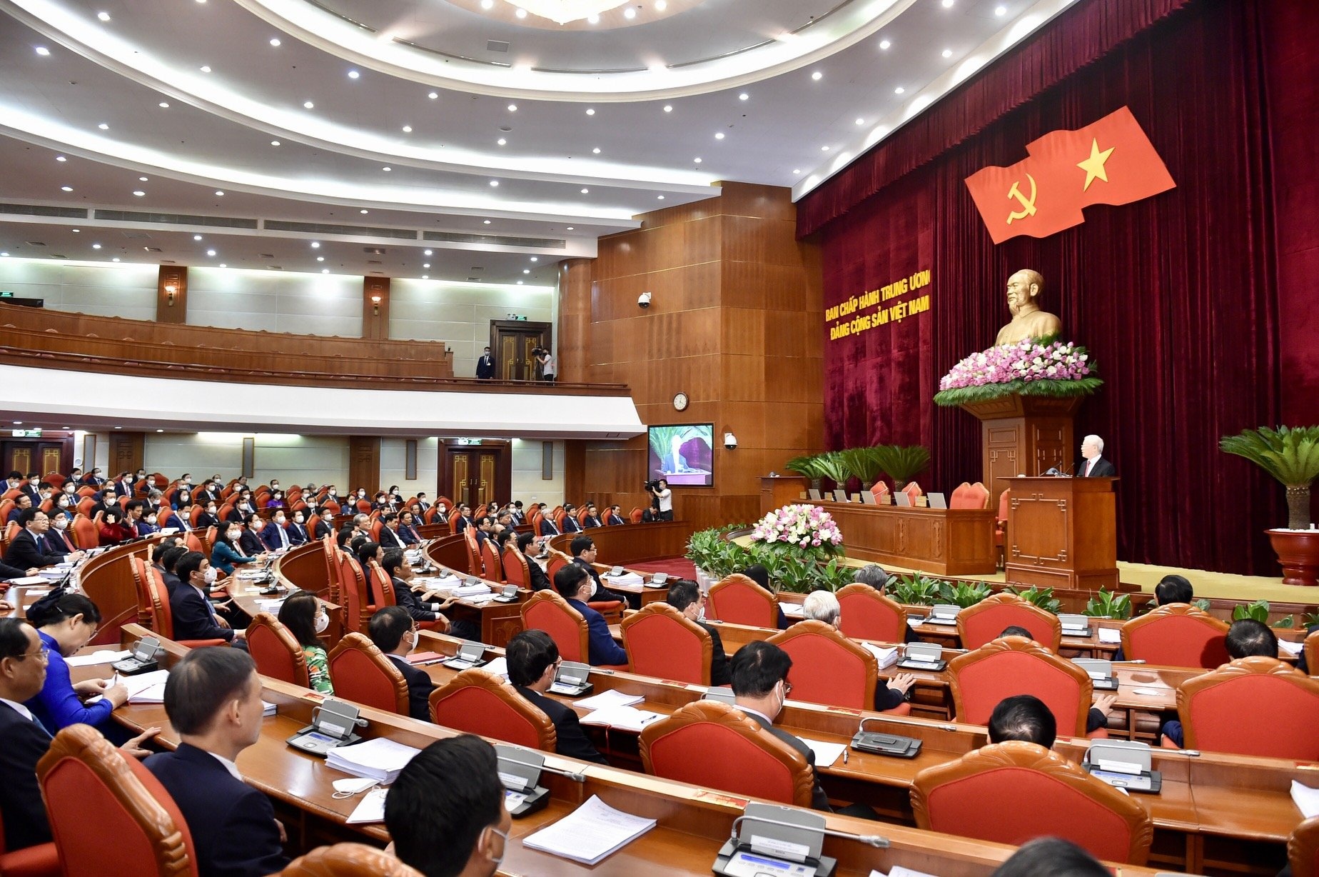 be mac Hoi nghi Trung uong 3 anh 2