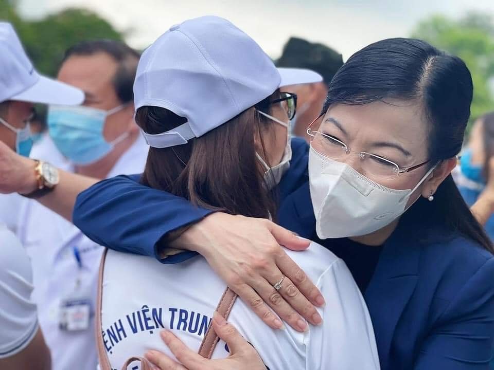 tinh nguyen chi vien TP.HCM chong dich anh 1