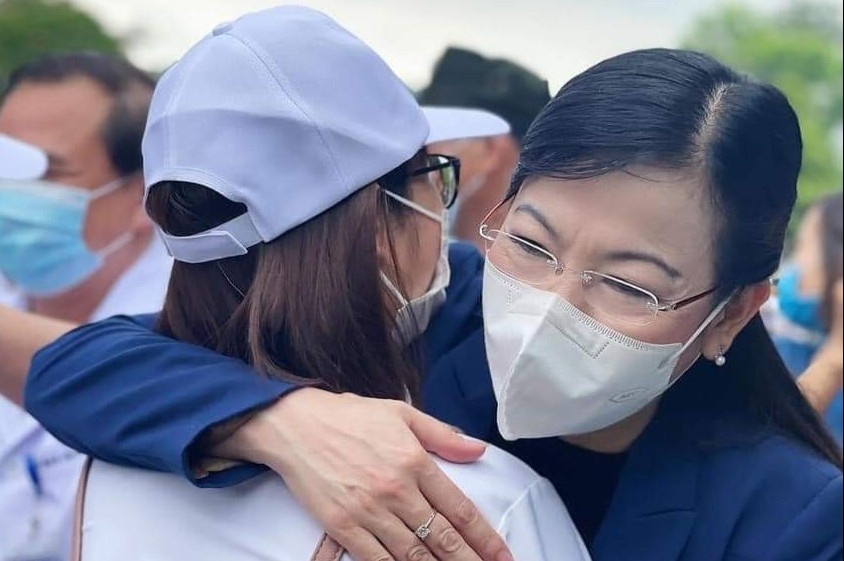 79 can bo y te Thai Nguyen tinh nguyen vao TP.HCM ho tro chong dich hinh anh