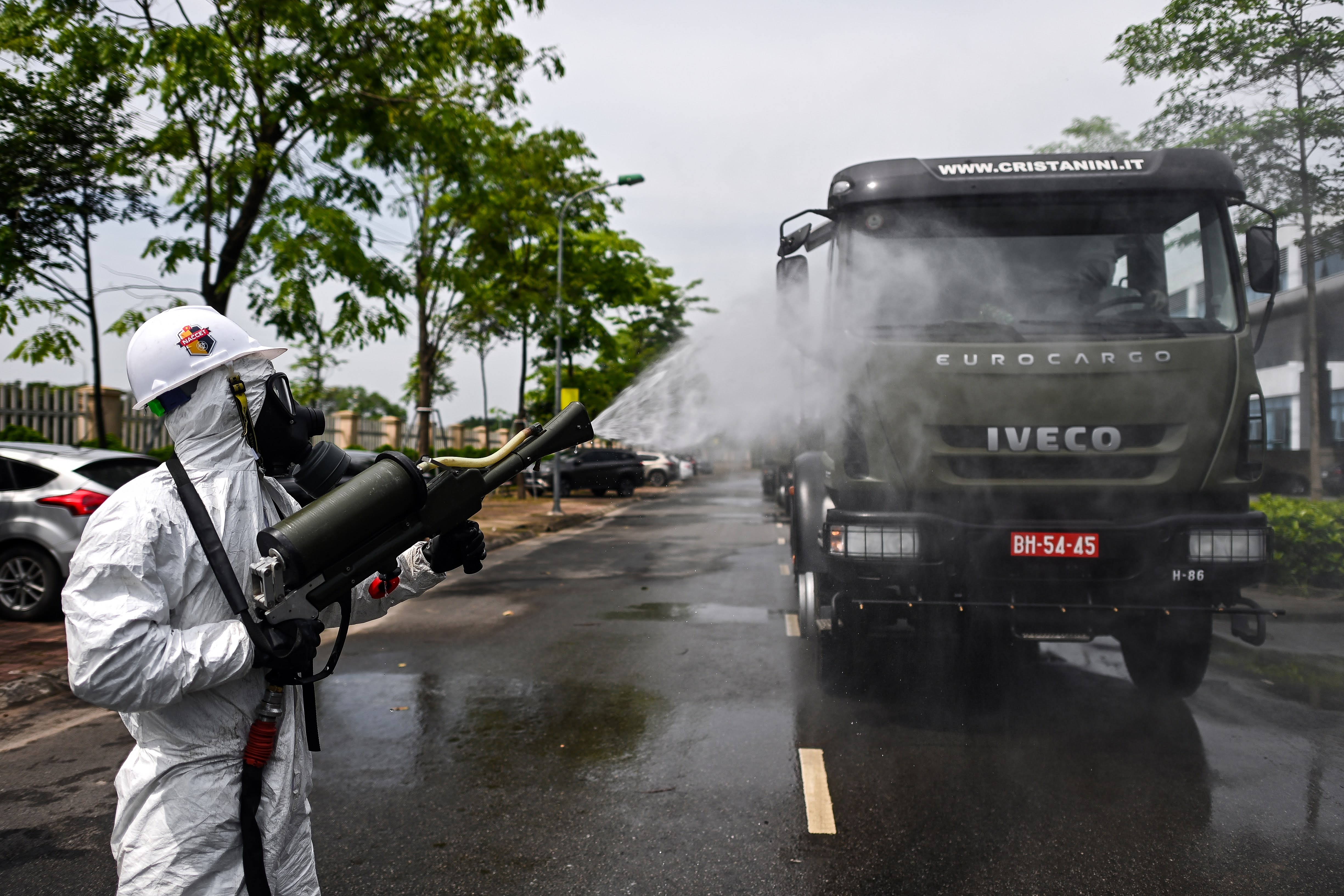 Thu tuong duoc quyet dinh giai phep cap bach chong dich anh 2