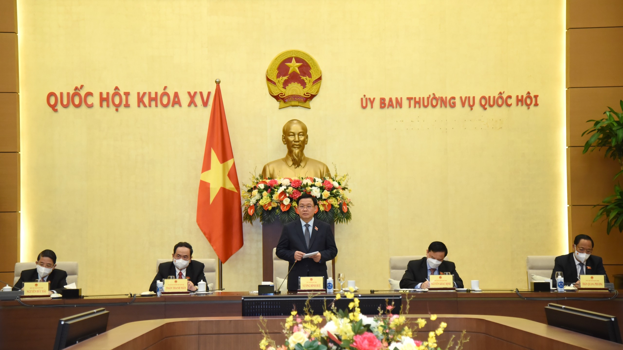 Cho phep Chinh phu chu dong quyet dinh van de trong chong dich anh 1