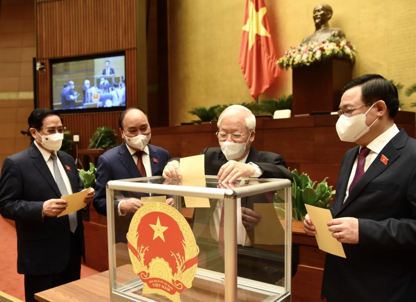 Chu tich nuoc Nguyen Xuan Phuc tuyen the anh 2