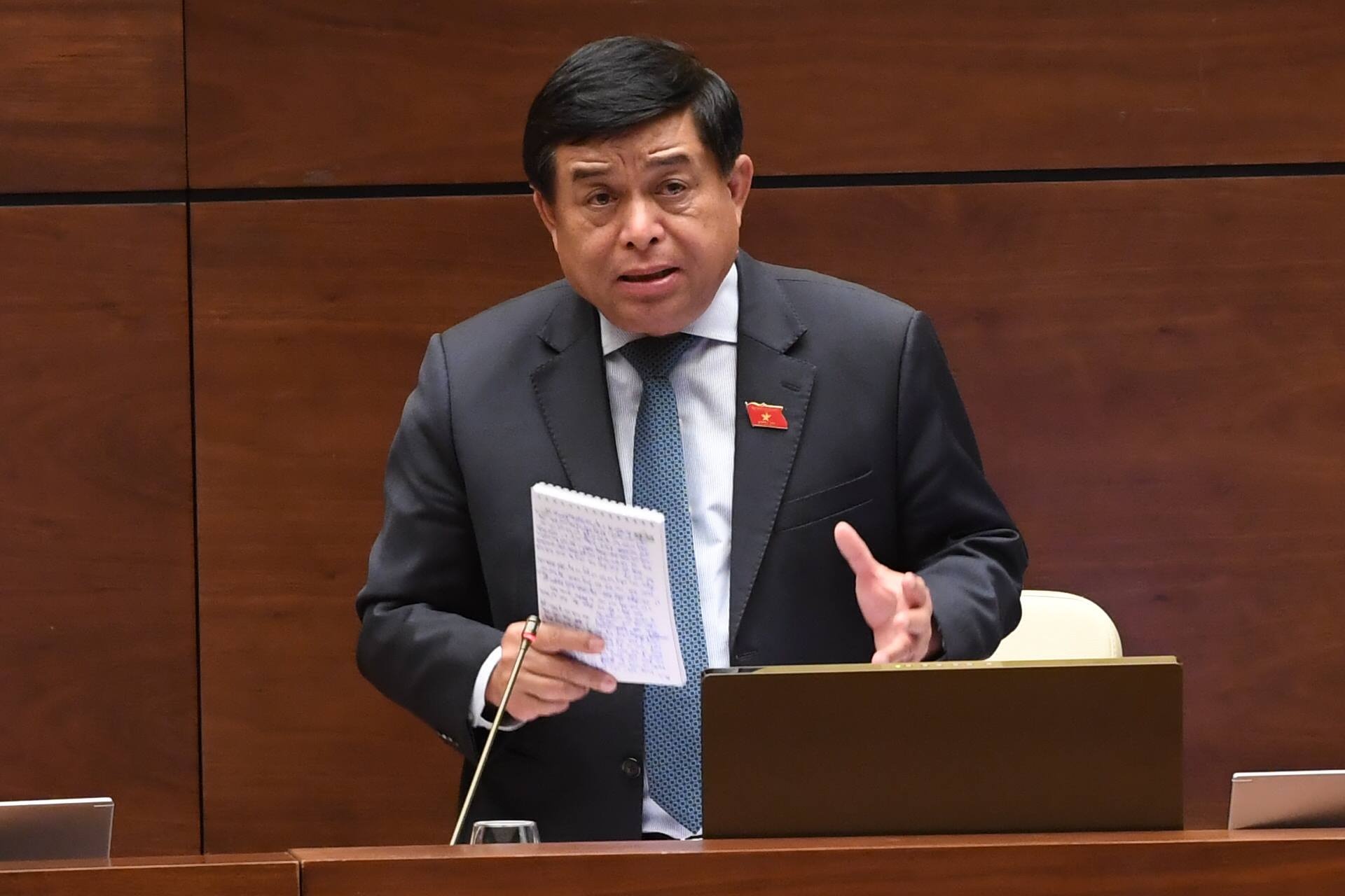 Co lanh dao cho minh quyen ban phat anh 3