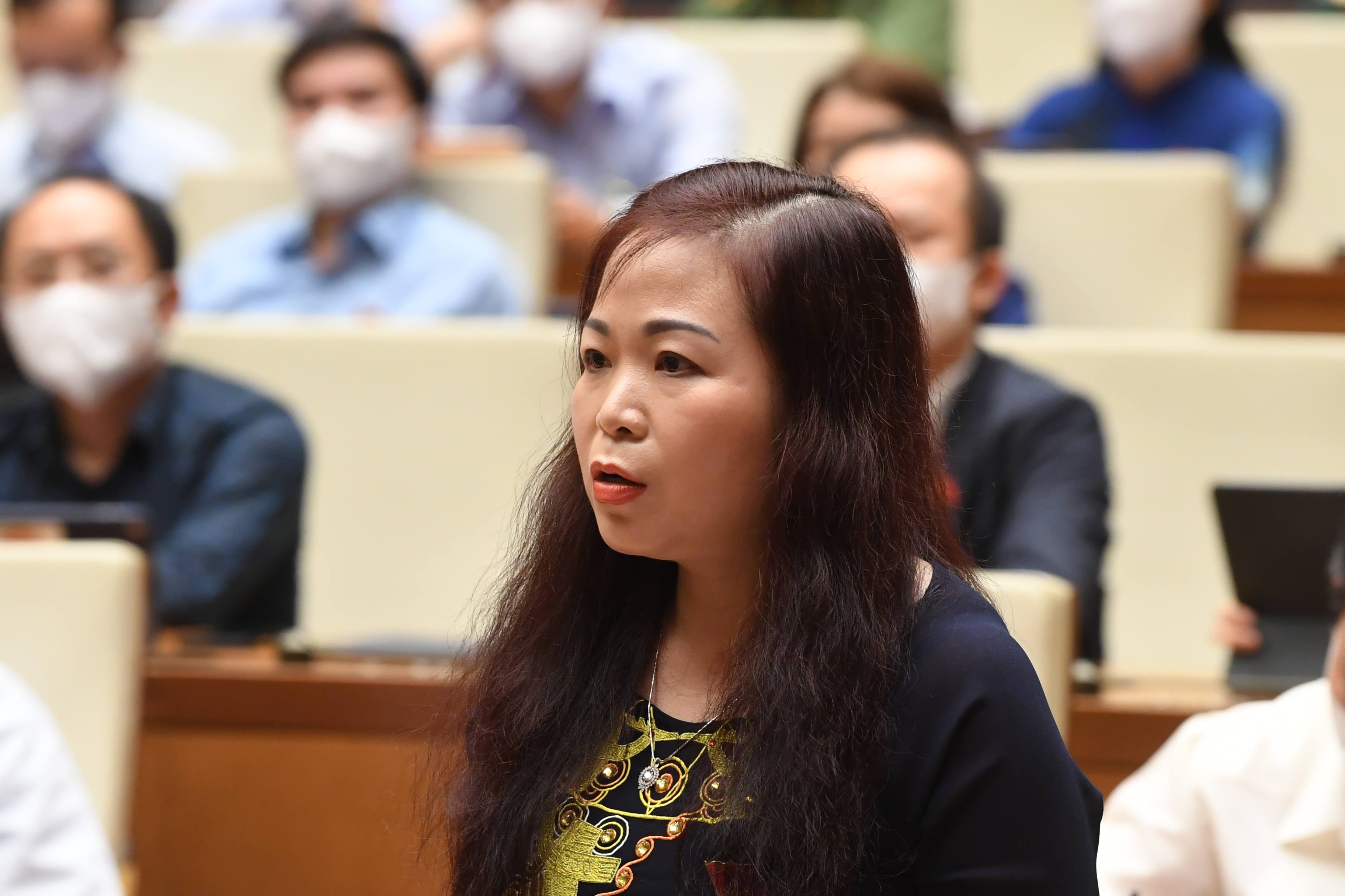 Co lanh dao cho minh quyen ban phat anh 2