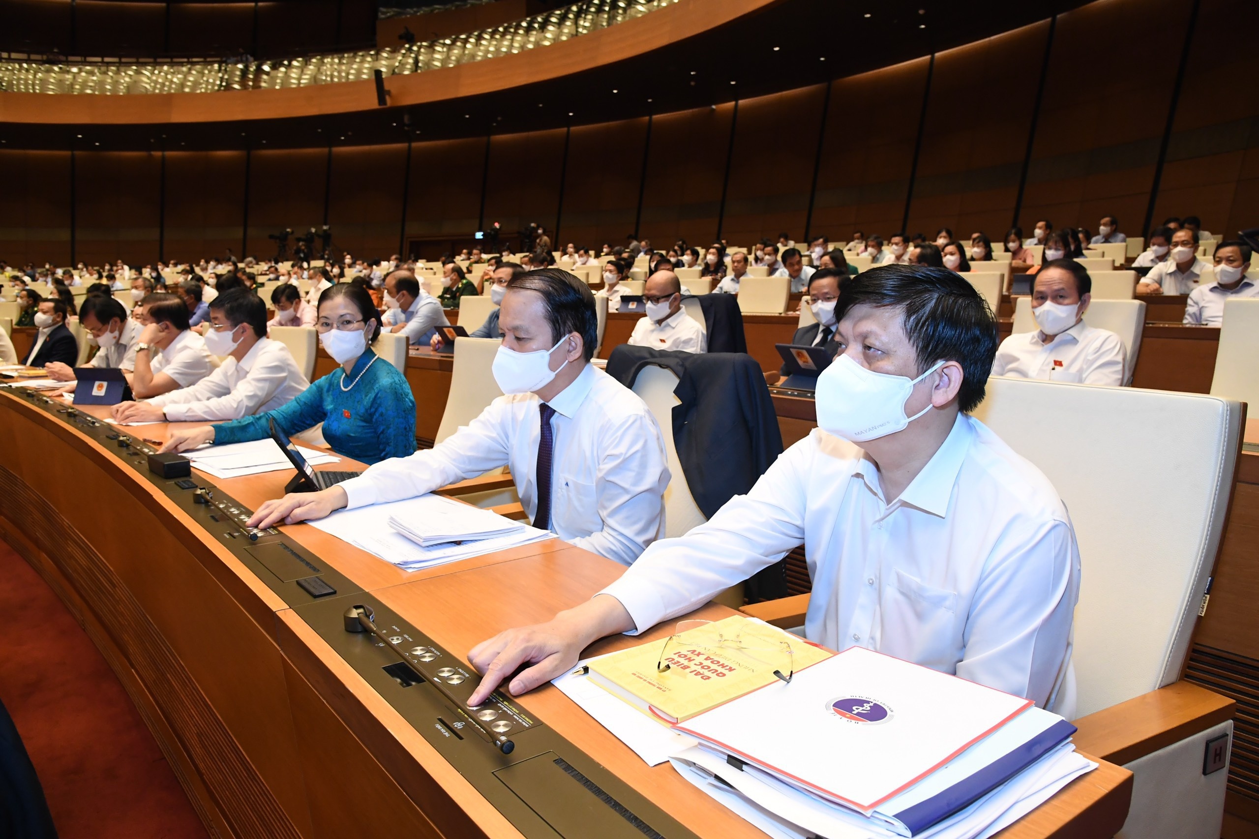 Quoc hoi 'chot' vay hon 3 trieu ty trong 5 nam toi hinh anh