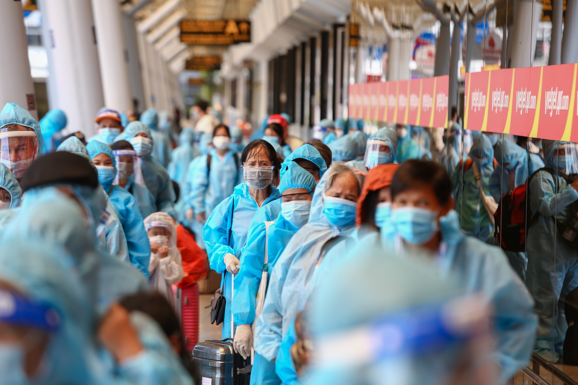 nguoi dan khong nen di chuyen khoi vung dich de ve que anh 4