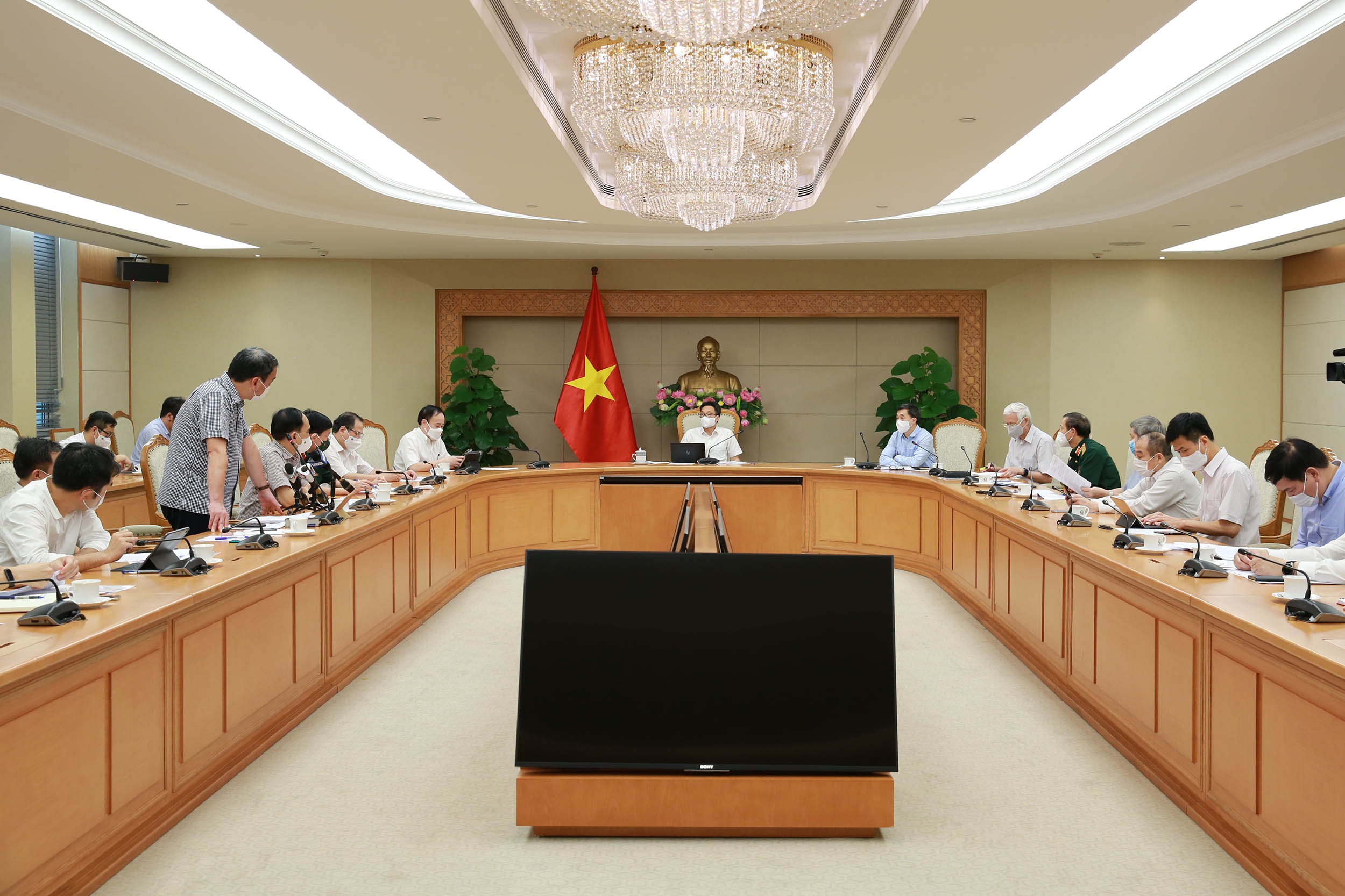 dieu kien tien toi song chung voi virus anh 2