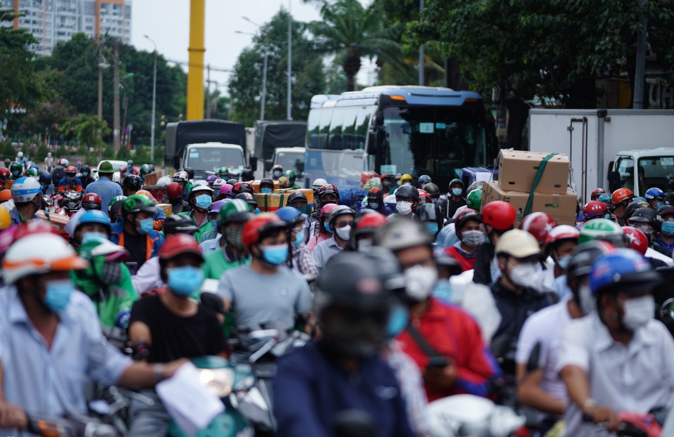 No luc gian cach xa hoi cua TP.HCM co the bi bo phi hinh anh