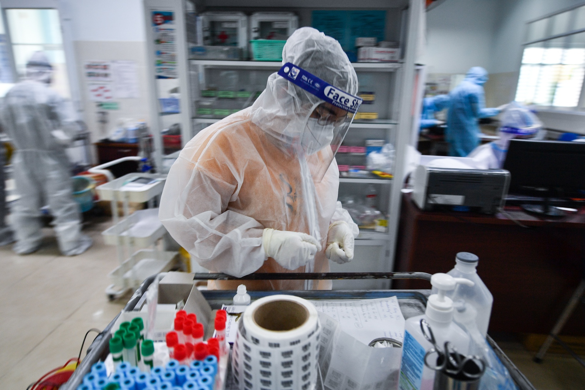 Thu tuong: ‘Co the den tan nha xet nghiem trong thoi gian phong toa' hinh anh