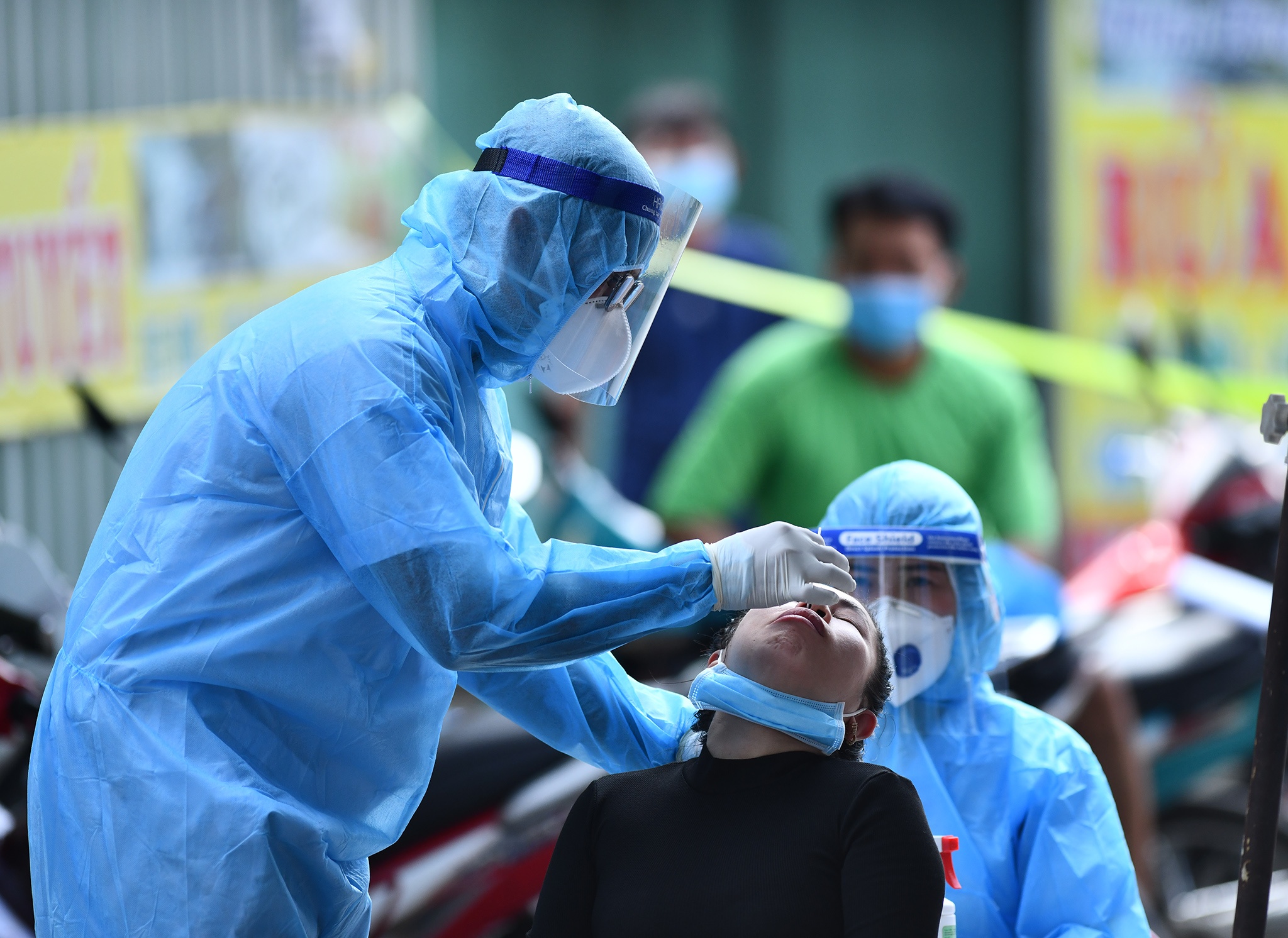 Hon 19.400 mau duong tinh tren 600.000 nguoi xet nghiem nhanh o TP.HCM hinh anh