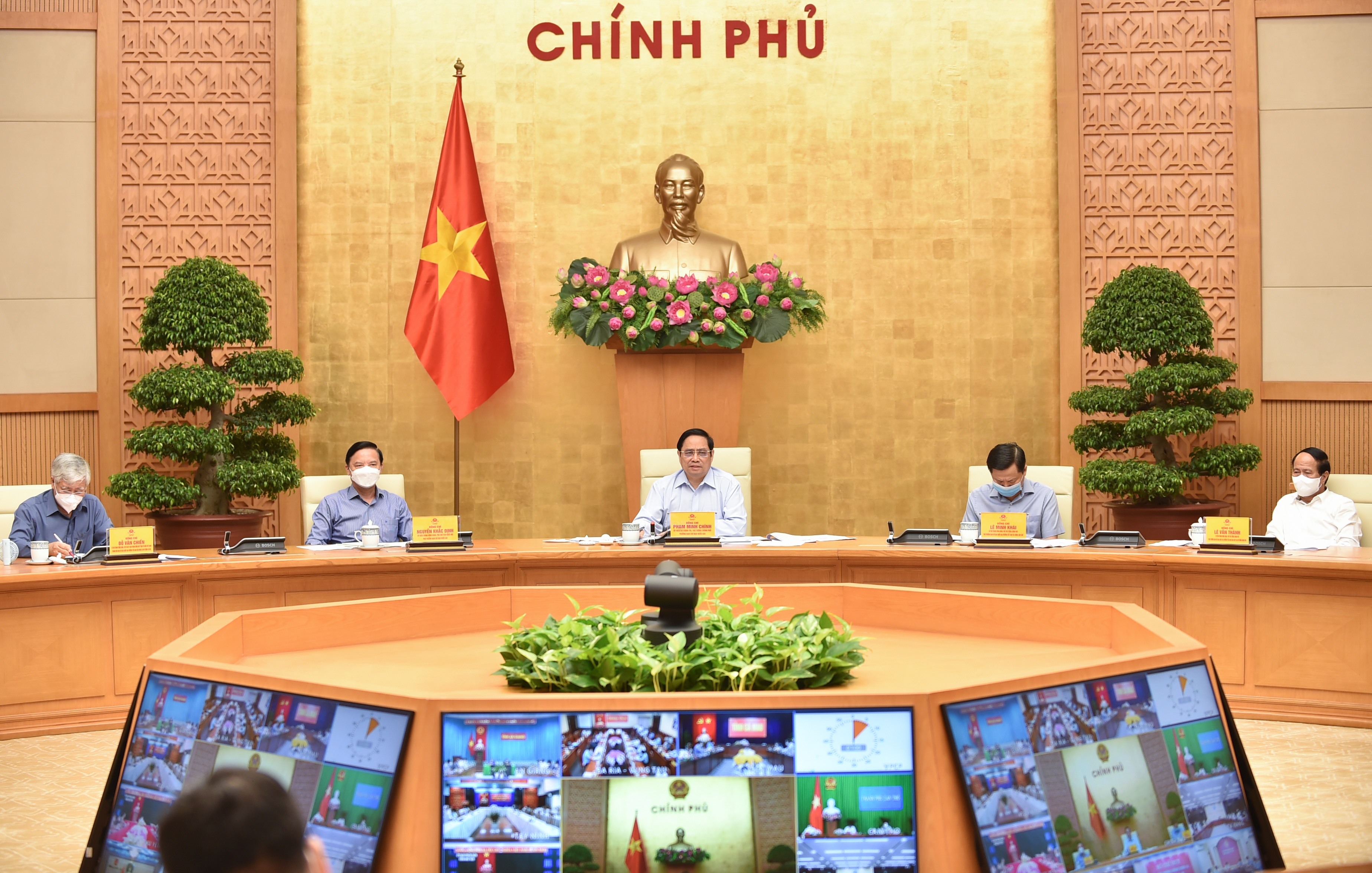 Khong de keo dai gian cach xa hoi anh 2