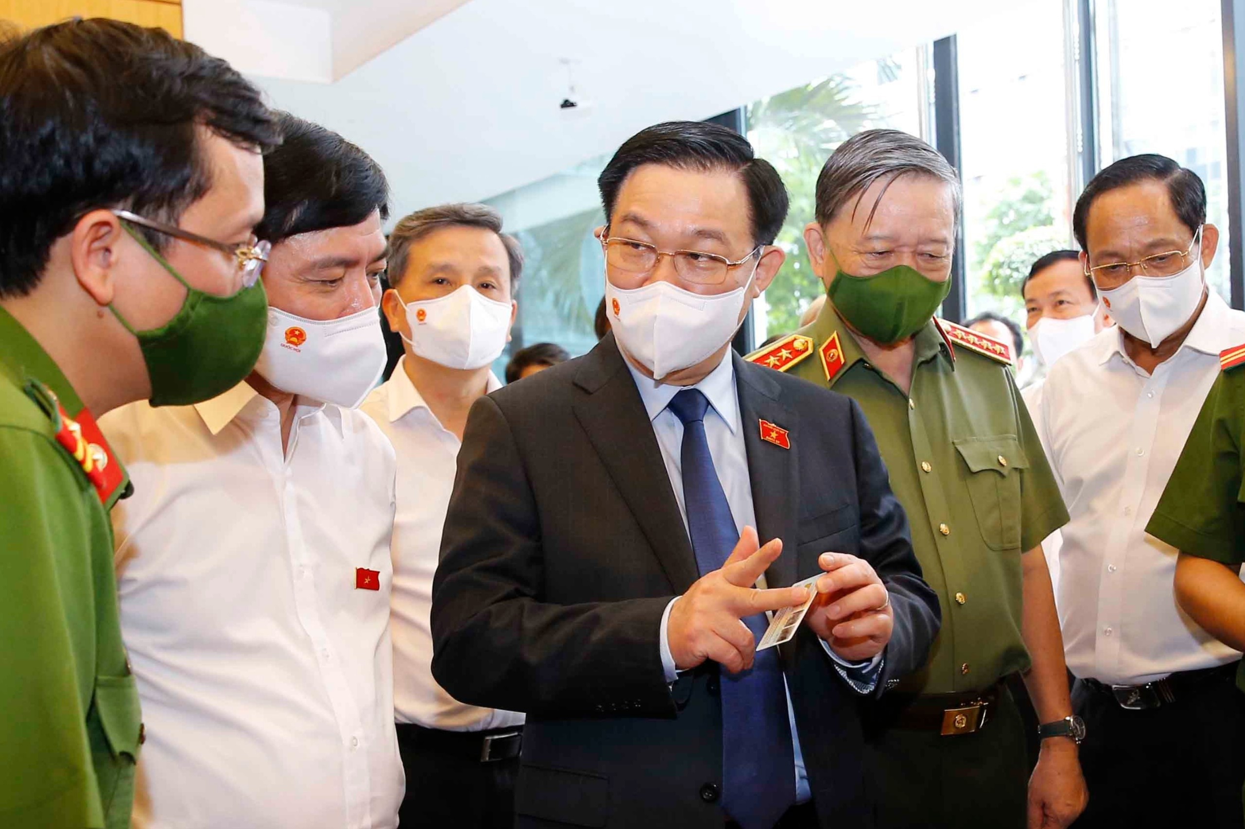 Bo Cong an chuan bi cho viec bo so ho khau giay, quan ly bang dien tu hinh anh