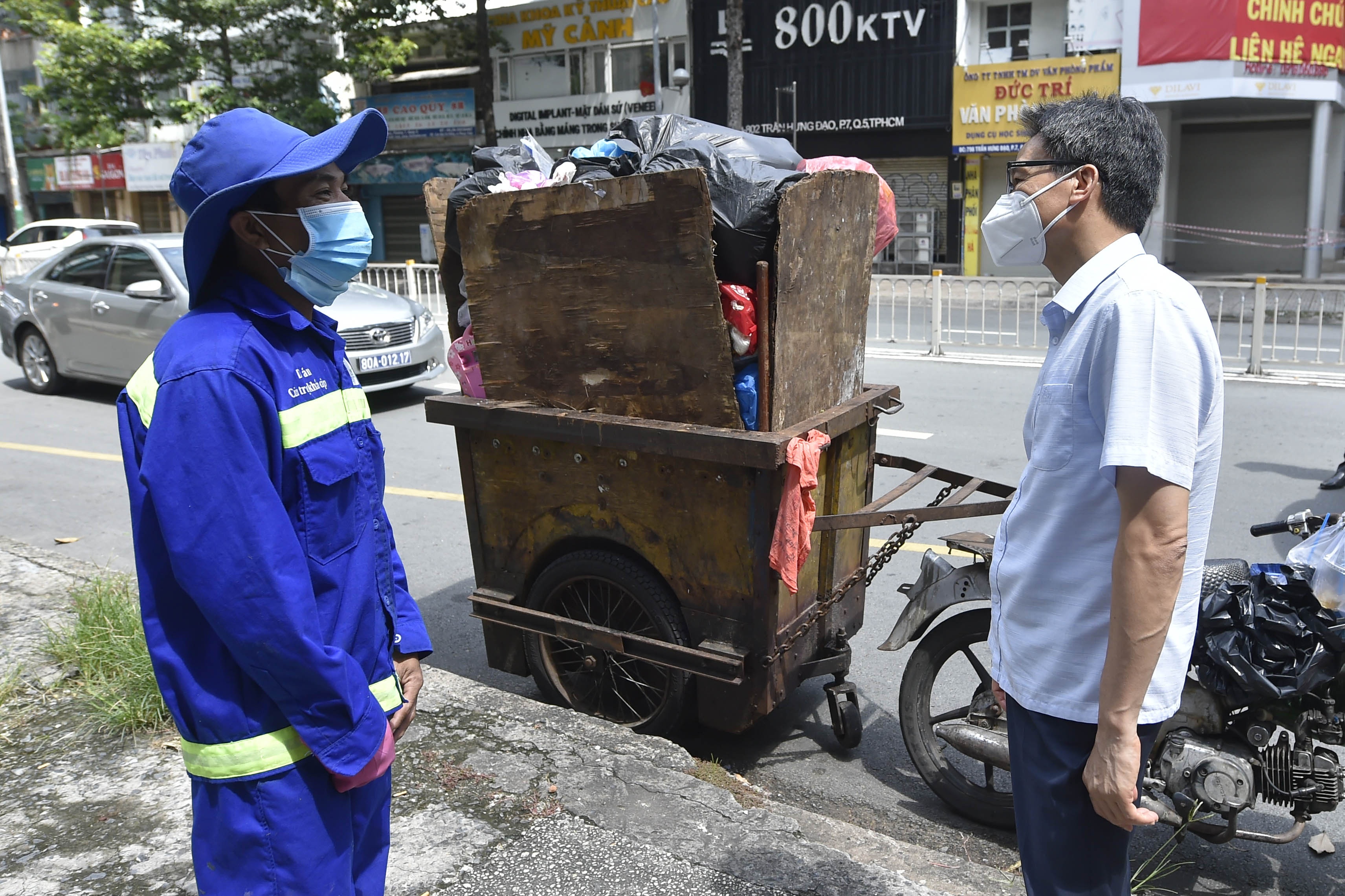 nguoi dan TP.HCM bat ngo khi Pho thu tuong hoi tham anh 5