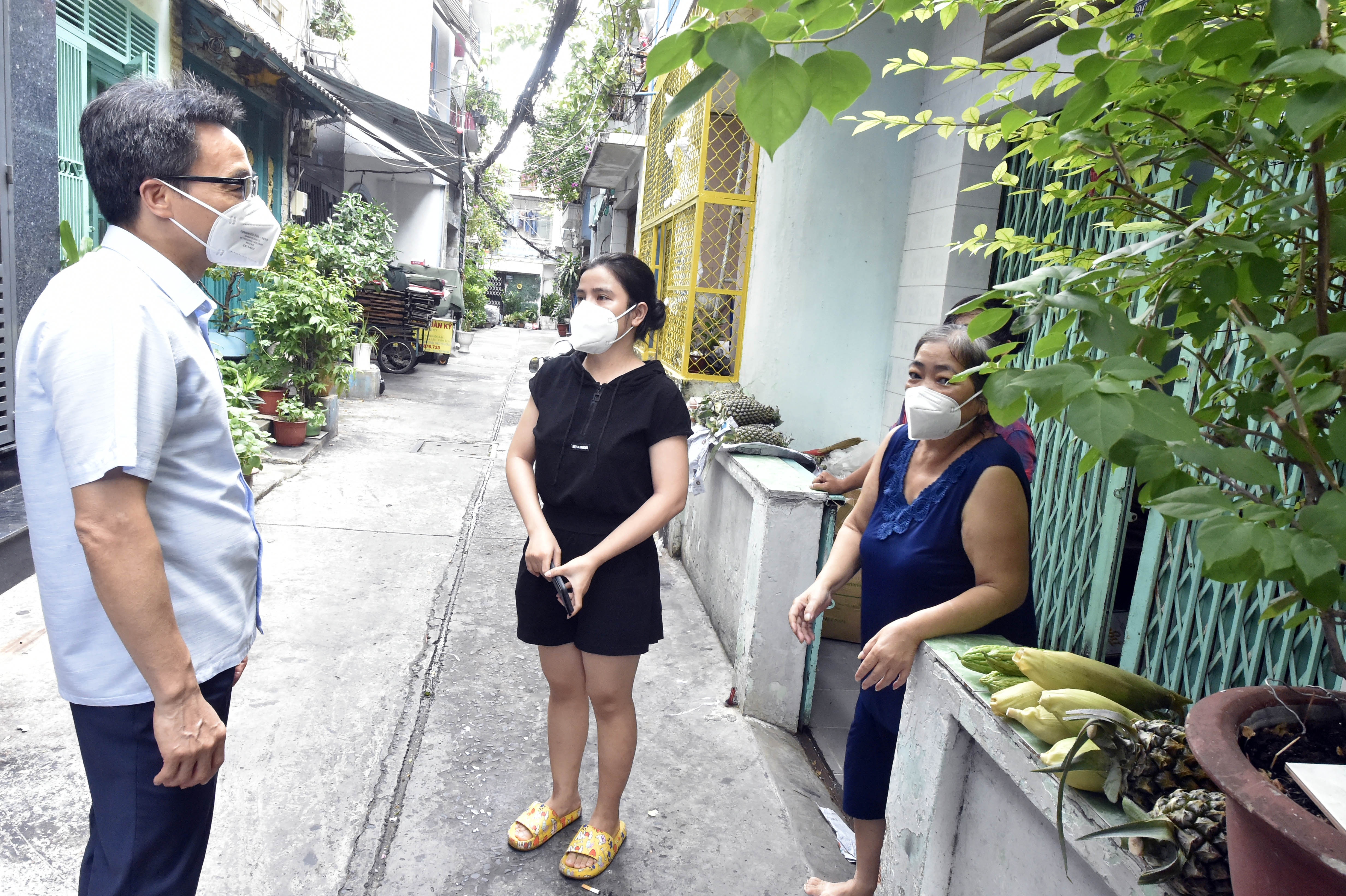 nguoi dan TP.HCM bat ngo khi Pho thu tuong hoi tham anh 10