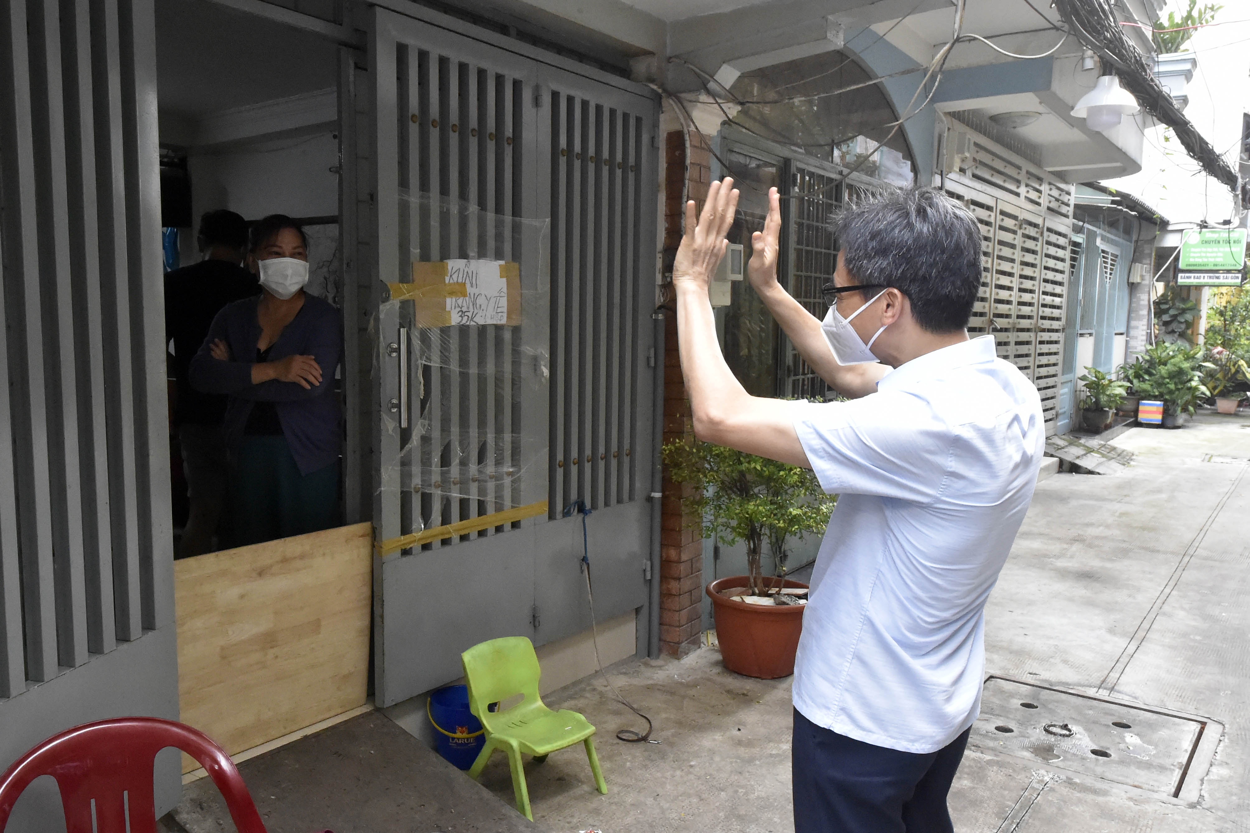 nguoi dan TP.HCM bat ngo khi Pho thu tuong hoi tham anh 9