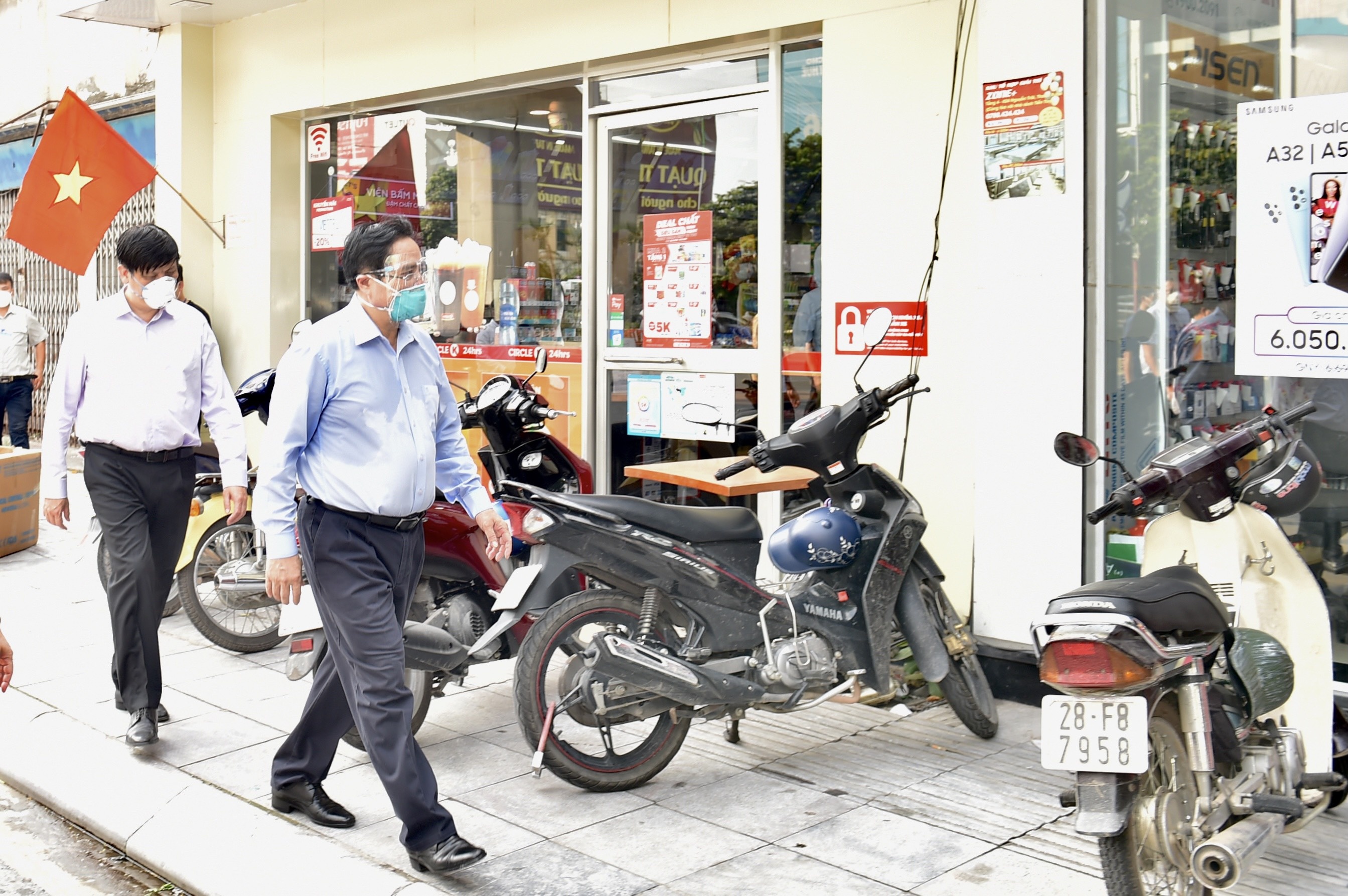 Thiet lap trung tam chi huy chong dich tu phong lam viec cua Thu tuong anh 2