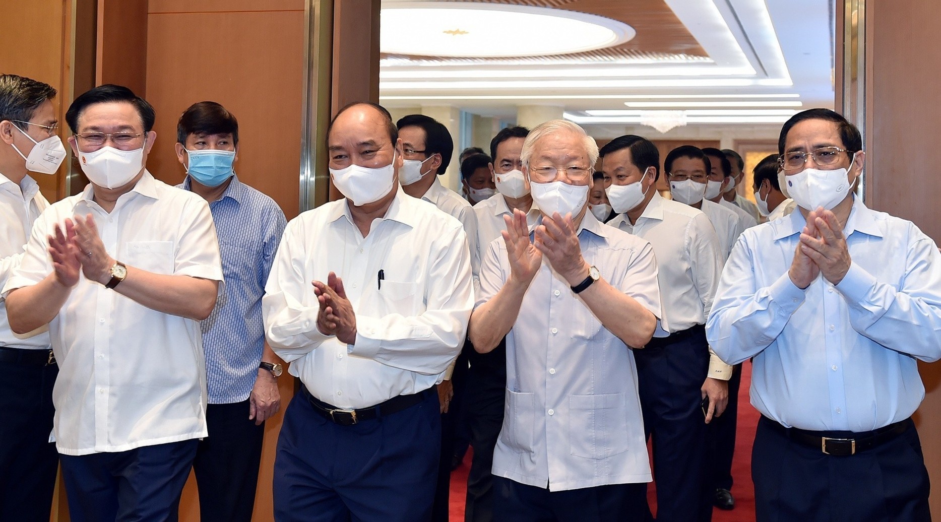 Cac lanh dao cap cao co bao nhieu tro ly, thu ky? hinh anh